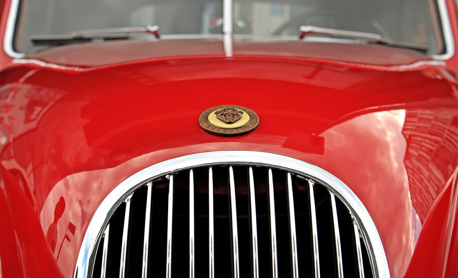 Canon EOS 550D (EOS Rebel T2i / EOS Kiss X4) sample photo. Jaguar, oldtimer, red photography