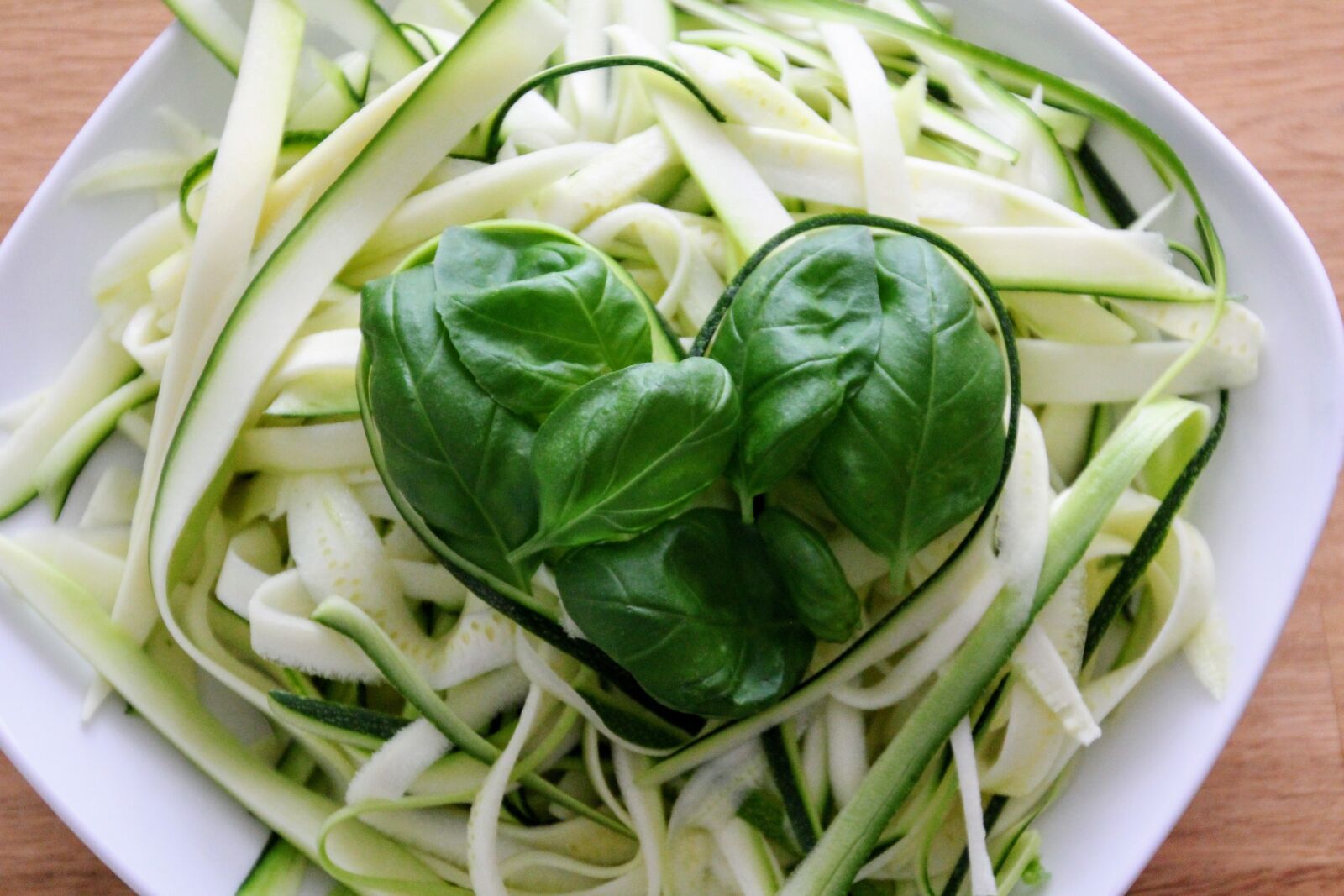 Canon EOS 60D sample photo. Zucchini, delicious, healthy photography