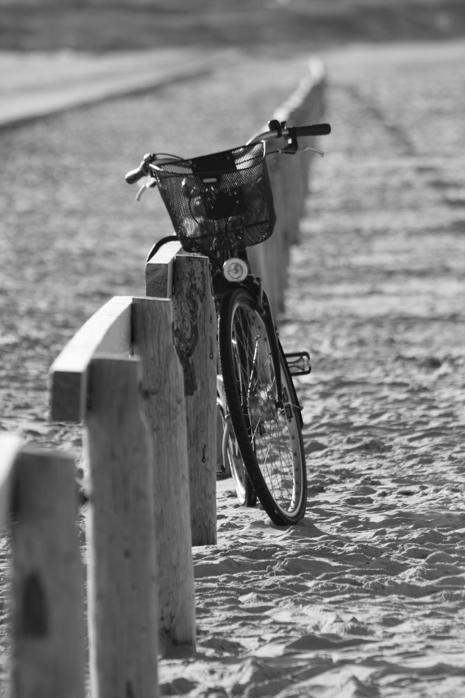 Canon EOS 400D (EOS Digital Rebel XTi / EOS Kiss Digital X) sample photo. Bike, beach, holiday peace photography