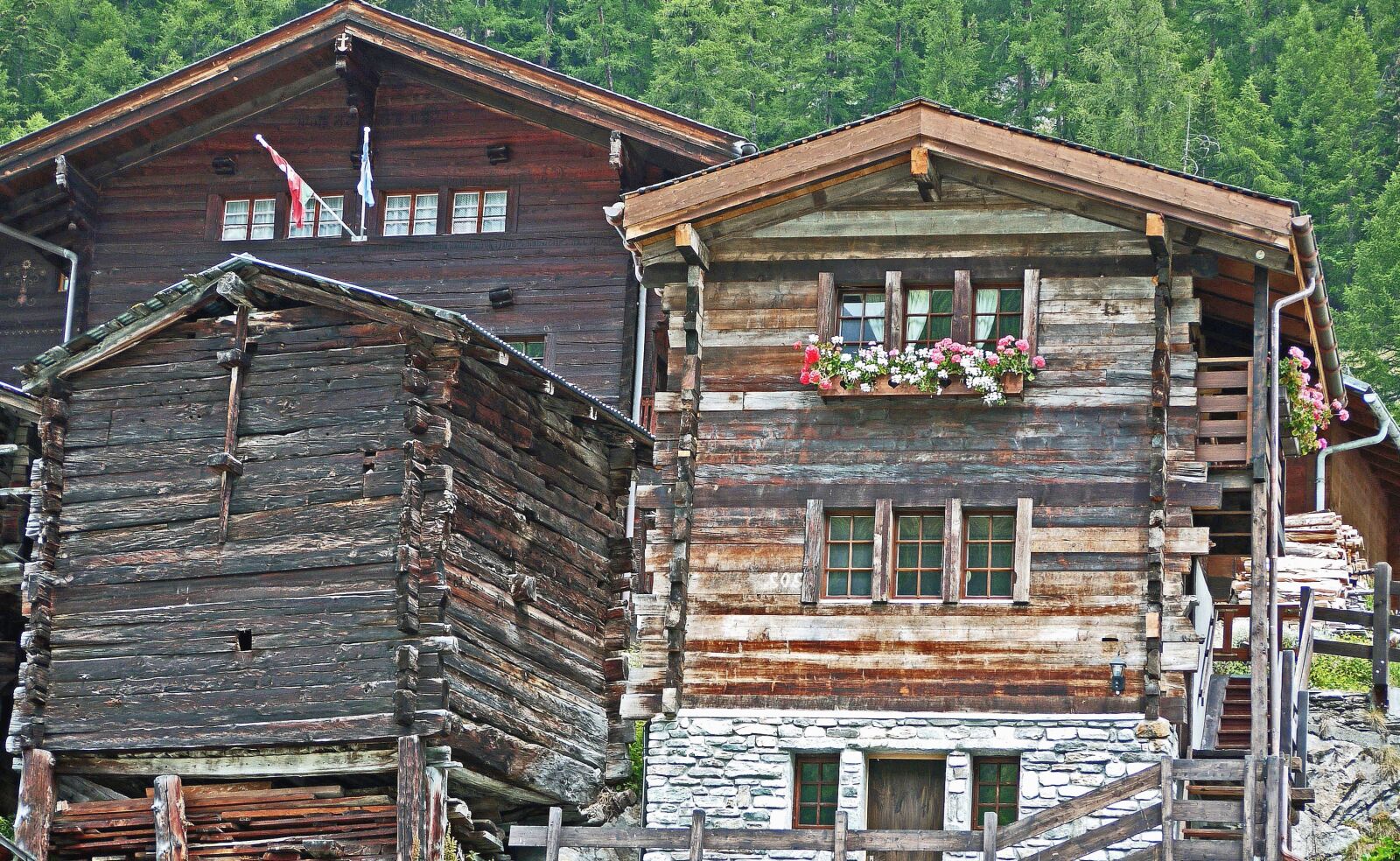 Panasonic Lumix DMC-G1 sample photo. House, architecture, construction, wood photography