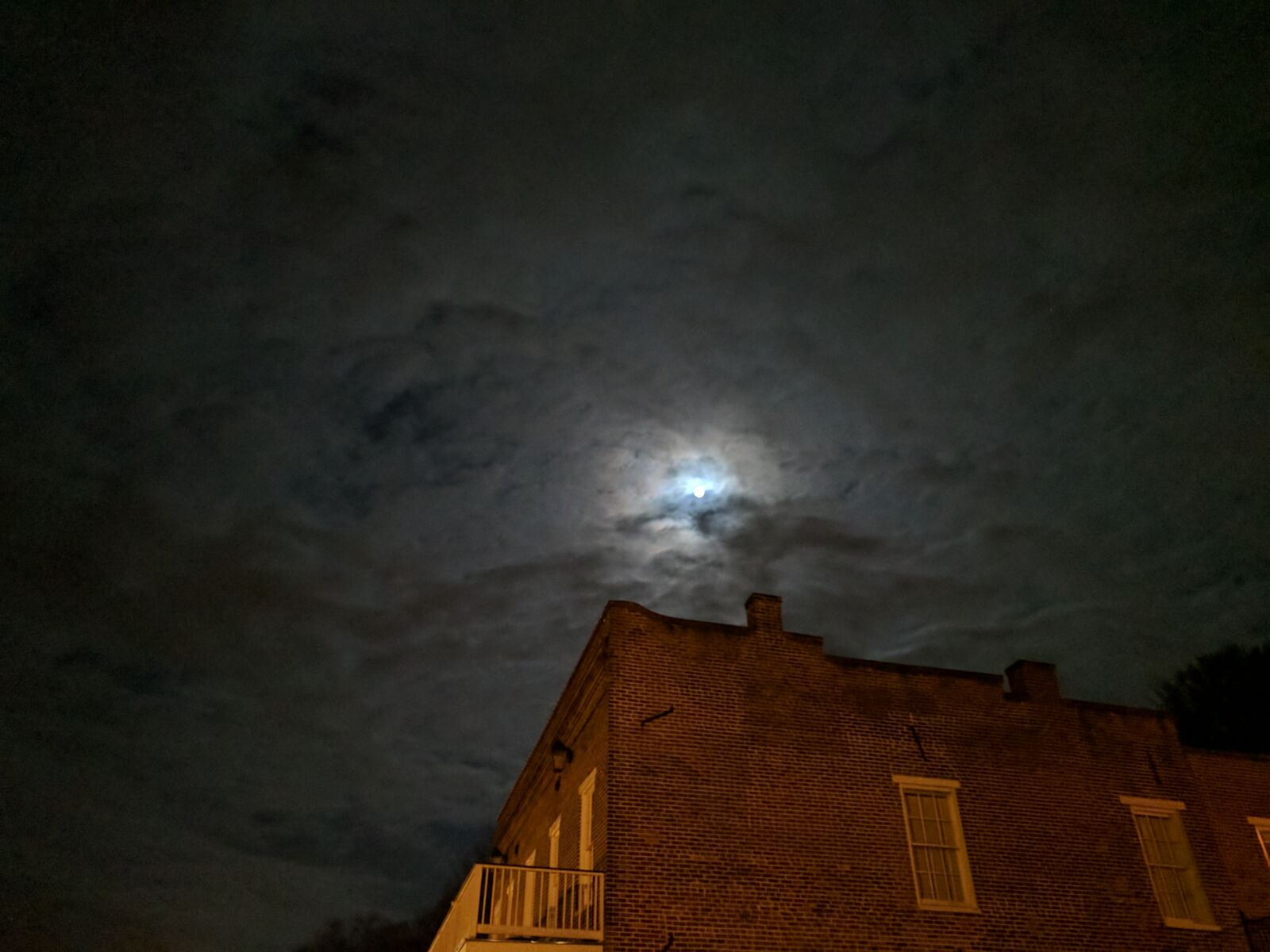 Google Pixel XL sample photo. Natchez mississippi night, moon photography