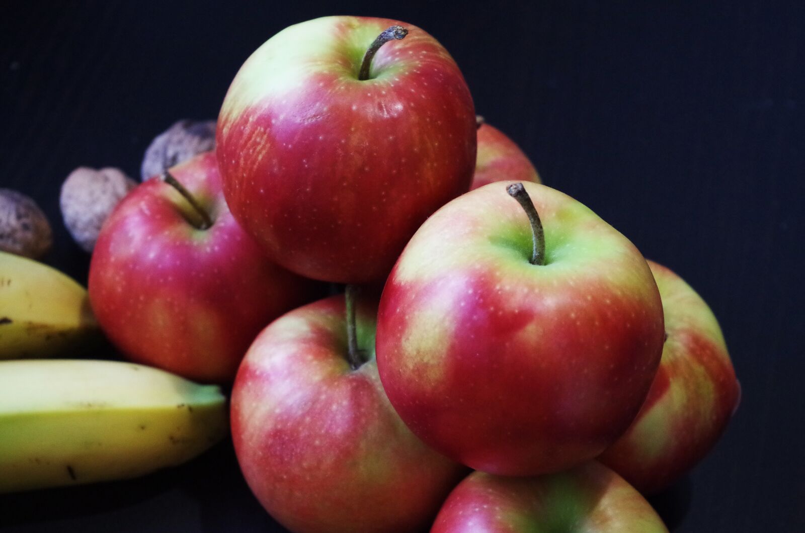 Pentax K-500 sample photo. Apples, red, sweet photography