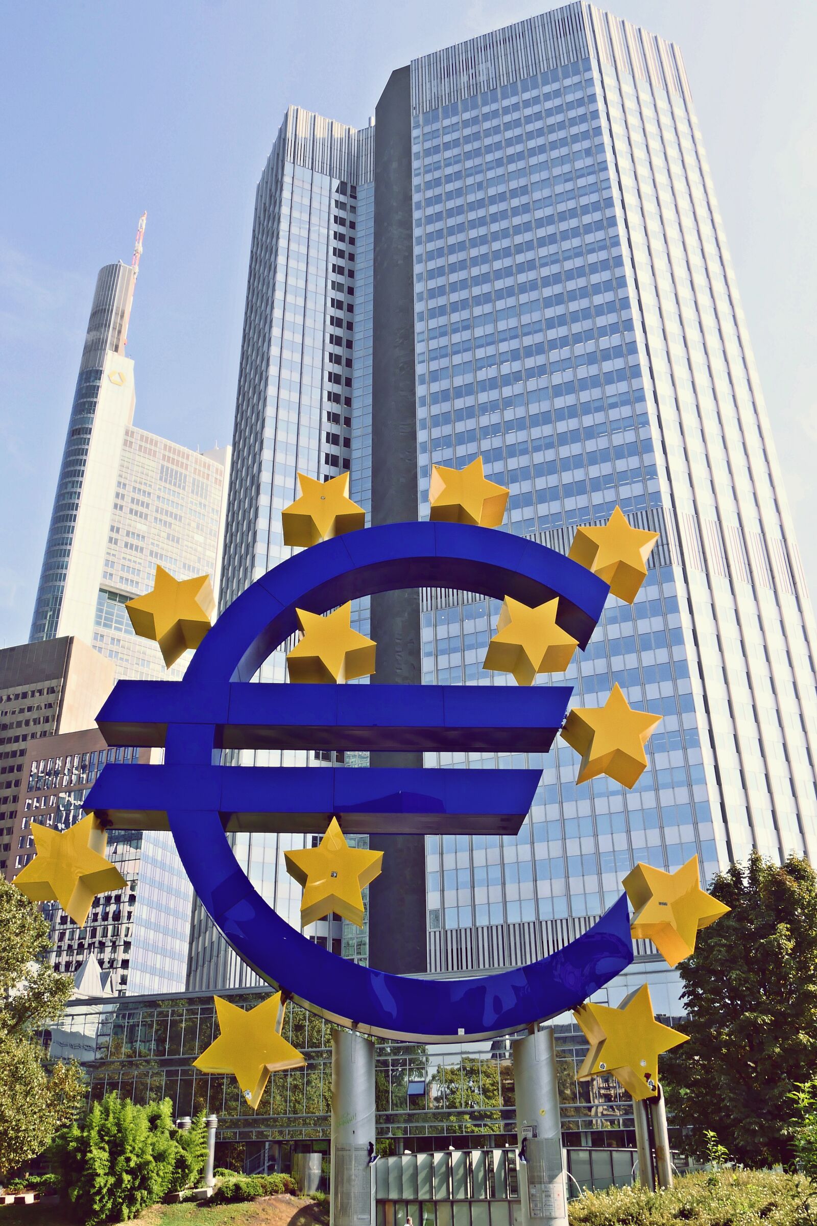 Panasonic Lumix DMC-GH4 sample photo. Frankfurt, euro, ecb photography
