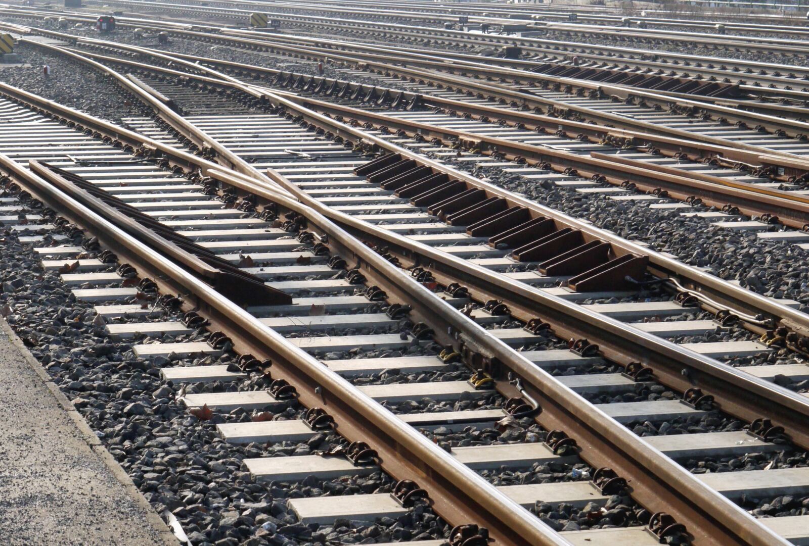 Panasonic Lumix DMC-G1 sample photo. Railroad, stone, metal, concrete photography