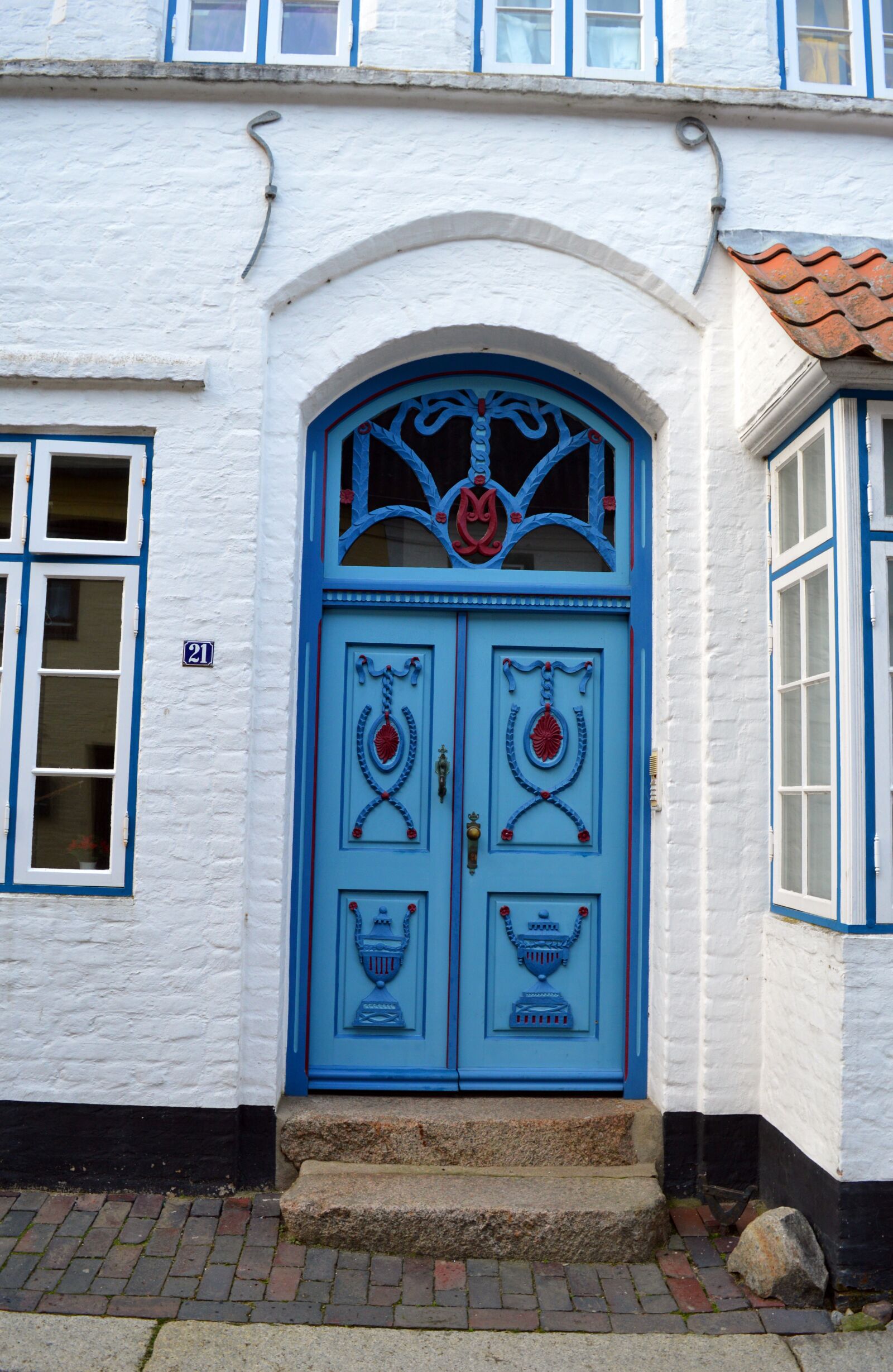 Nikon D3200 sample photo. Husum, door, blue photography