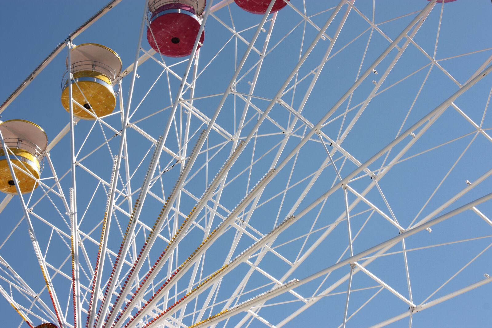 Canon EOS 450D (EOS Rebel XSi / EOS Kiss X2) sample photo. Big wheel, fun fair photography