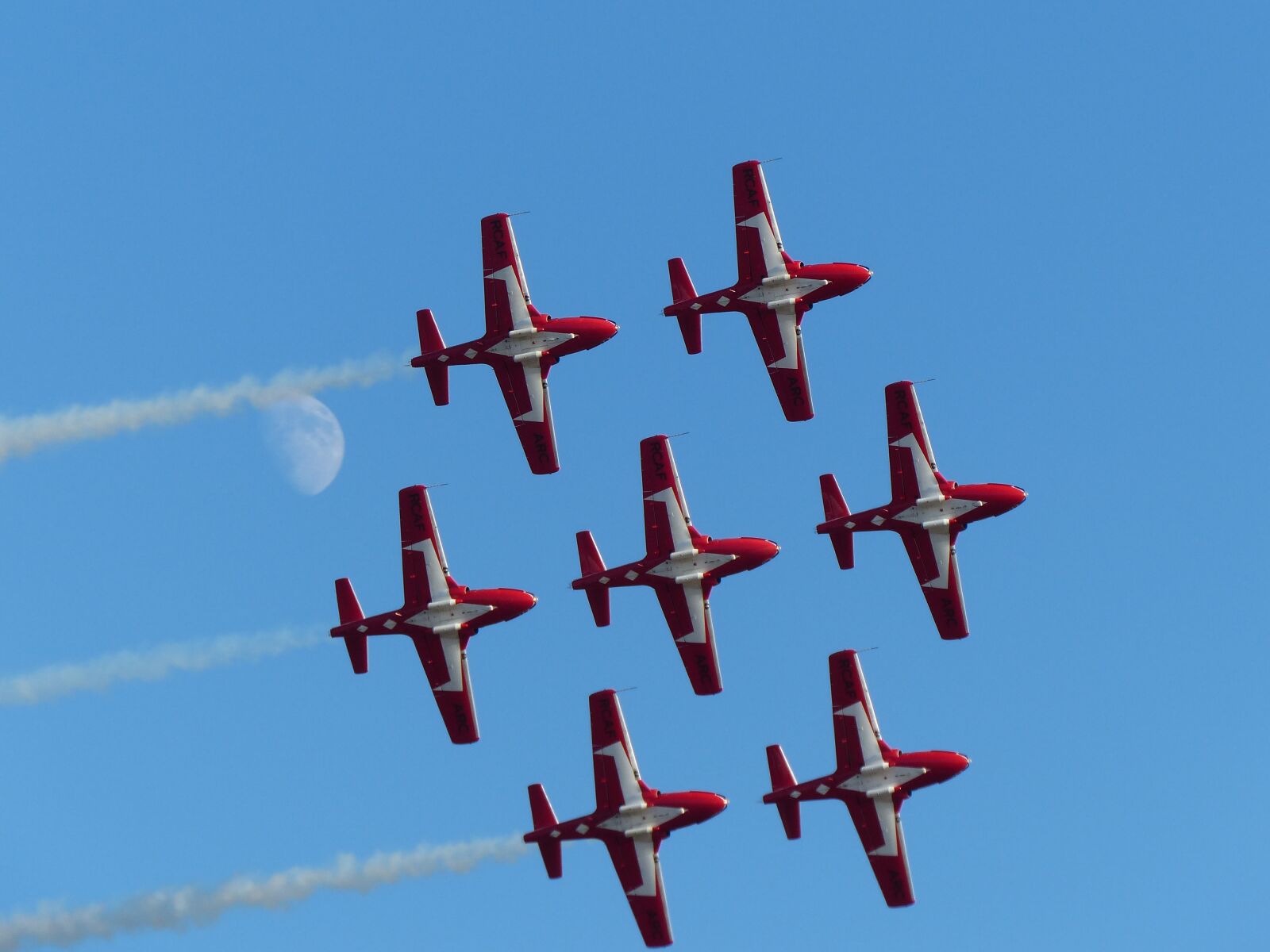 Panasonic Lumix DMC-FZ200 sample photo. Snowbirds, aerobatic, formation photography
