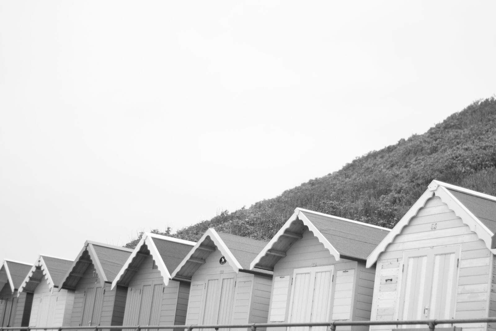 Canon EOS 500D (EOS Rebel T1i / EOS Kiss X3) sample photo. Beach, hut photography