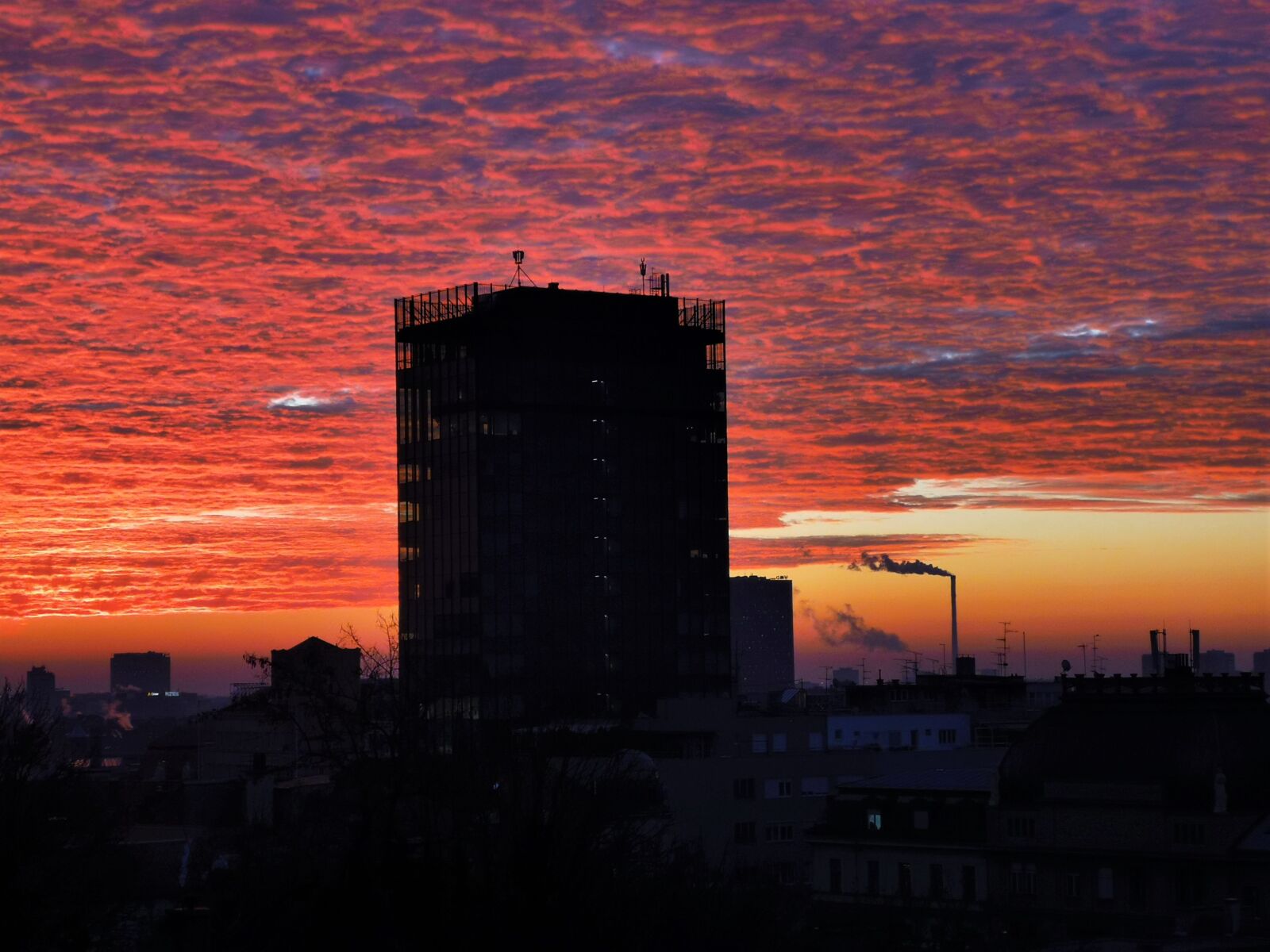 HUAWEI P30 sample photo. Sunrise, dramatic red sky photography