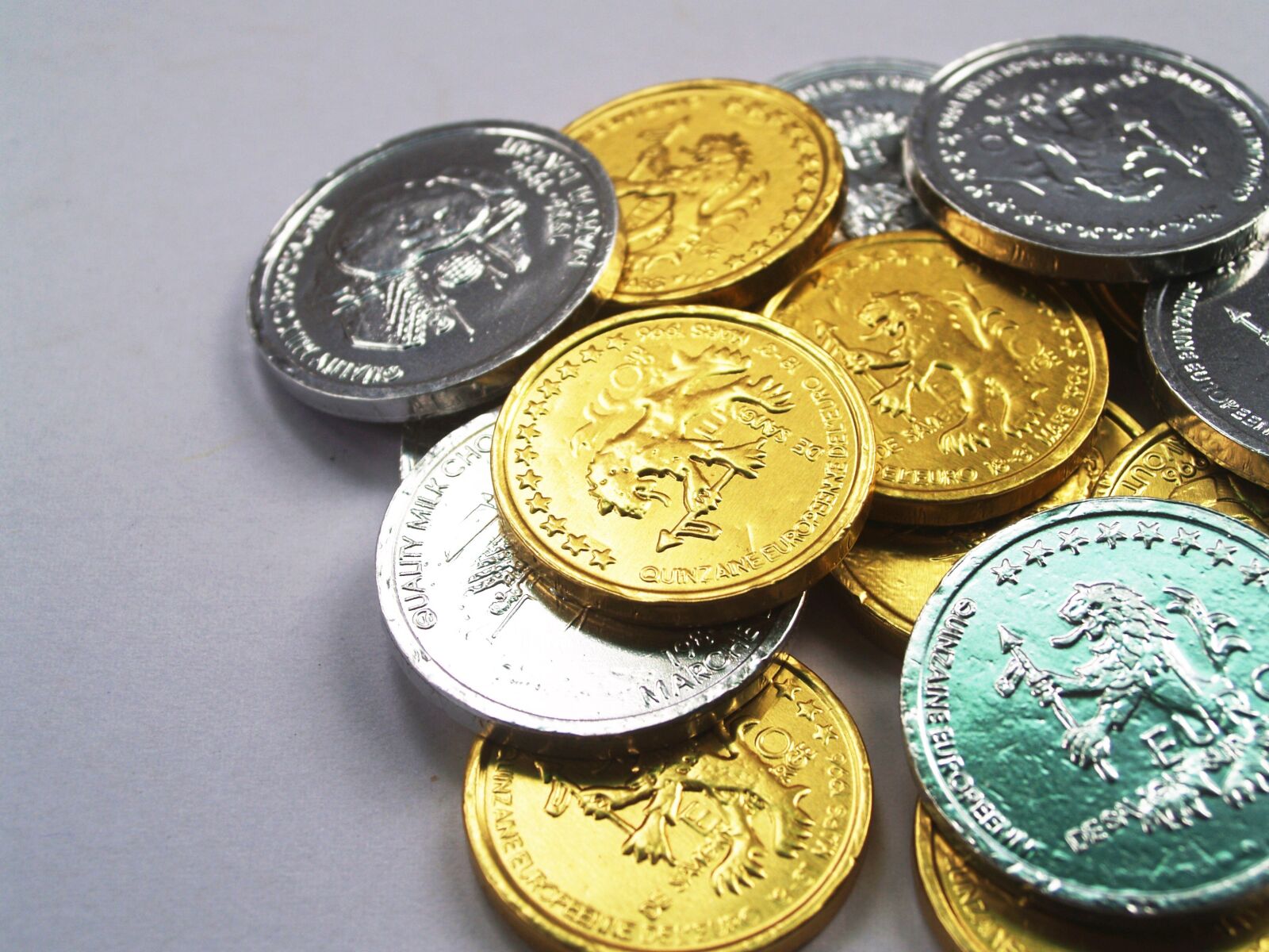 Olympus E-300 (EVOLT E-300) sample photo. Coin, gold, cash photography