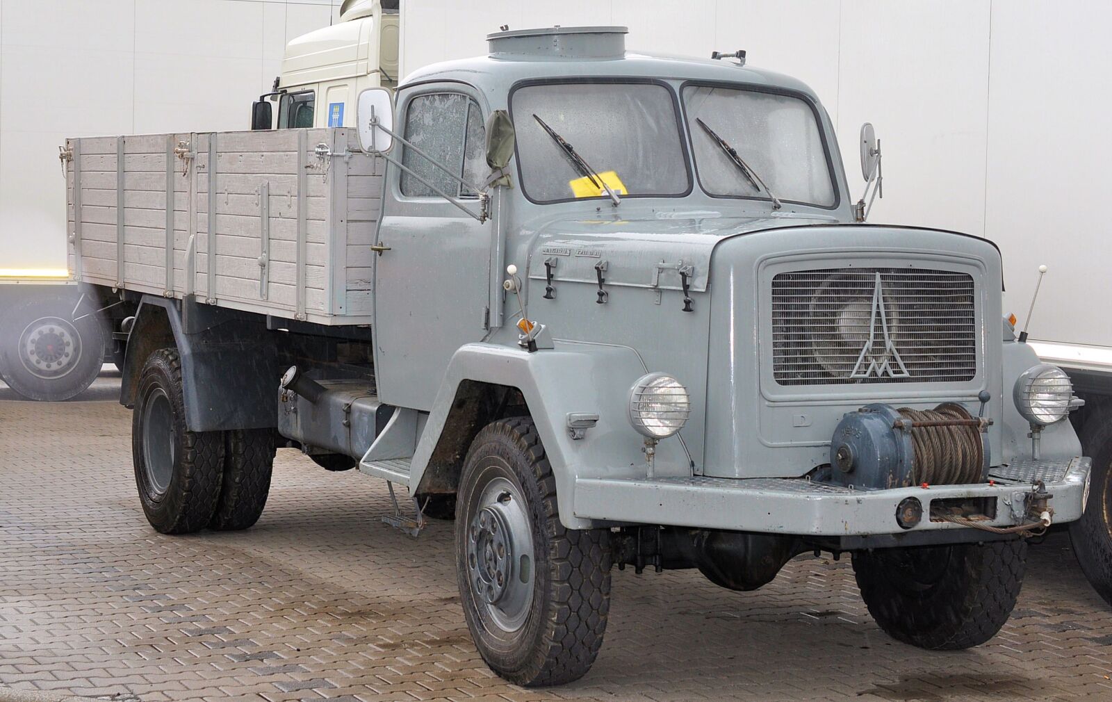 Nikon D90 sample photo. Oldtimer, truck, vehicle photography