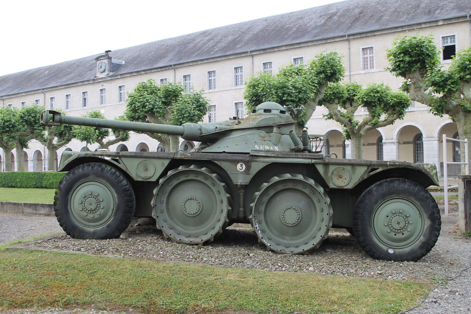 Canon EOS 1100D (EOS Rebel T3 / EOS Kiss X50) sample photo. Tanks, military equipment, caterpillars photography