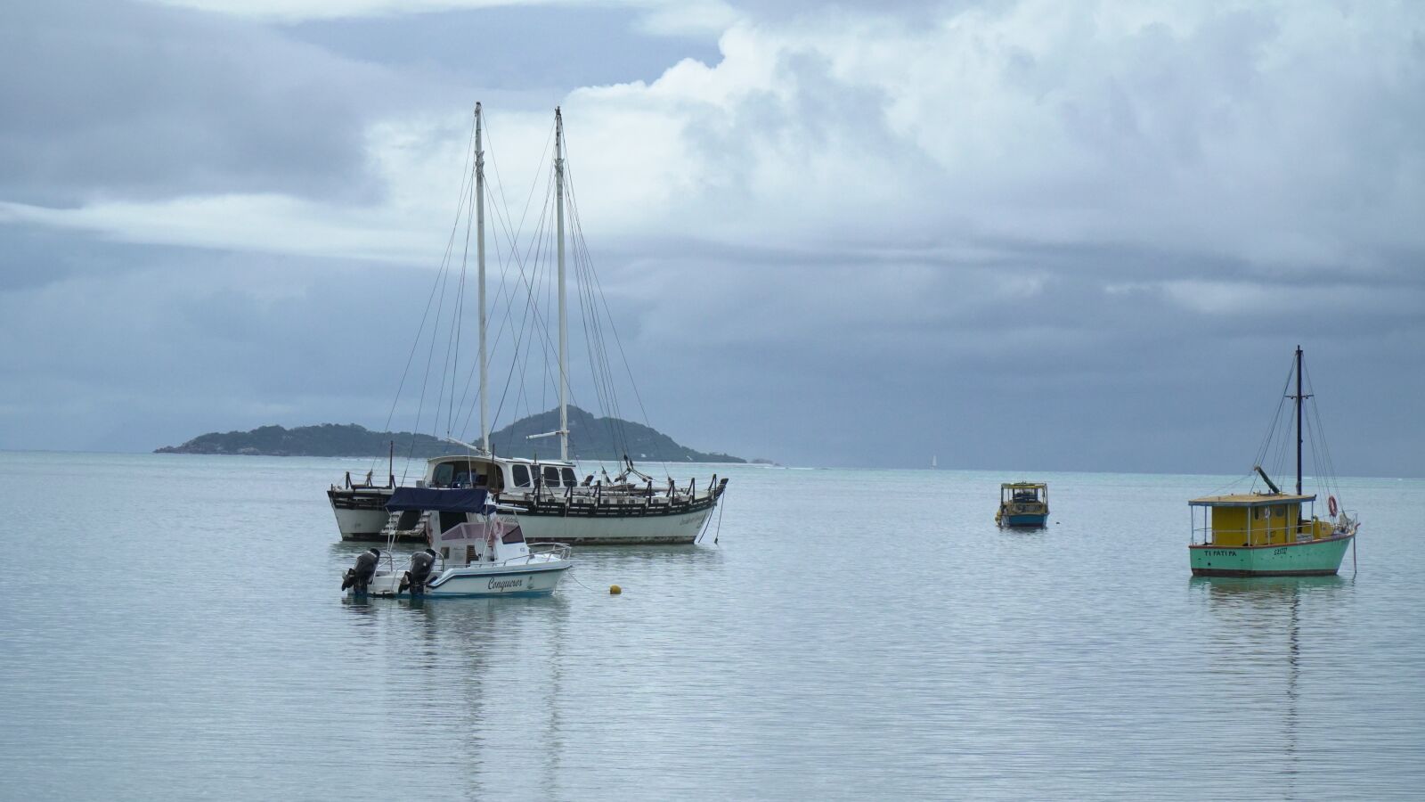 Sony E PZ 18-105mm F4 G OSS sample photo. Resting boats at evening photography