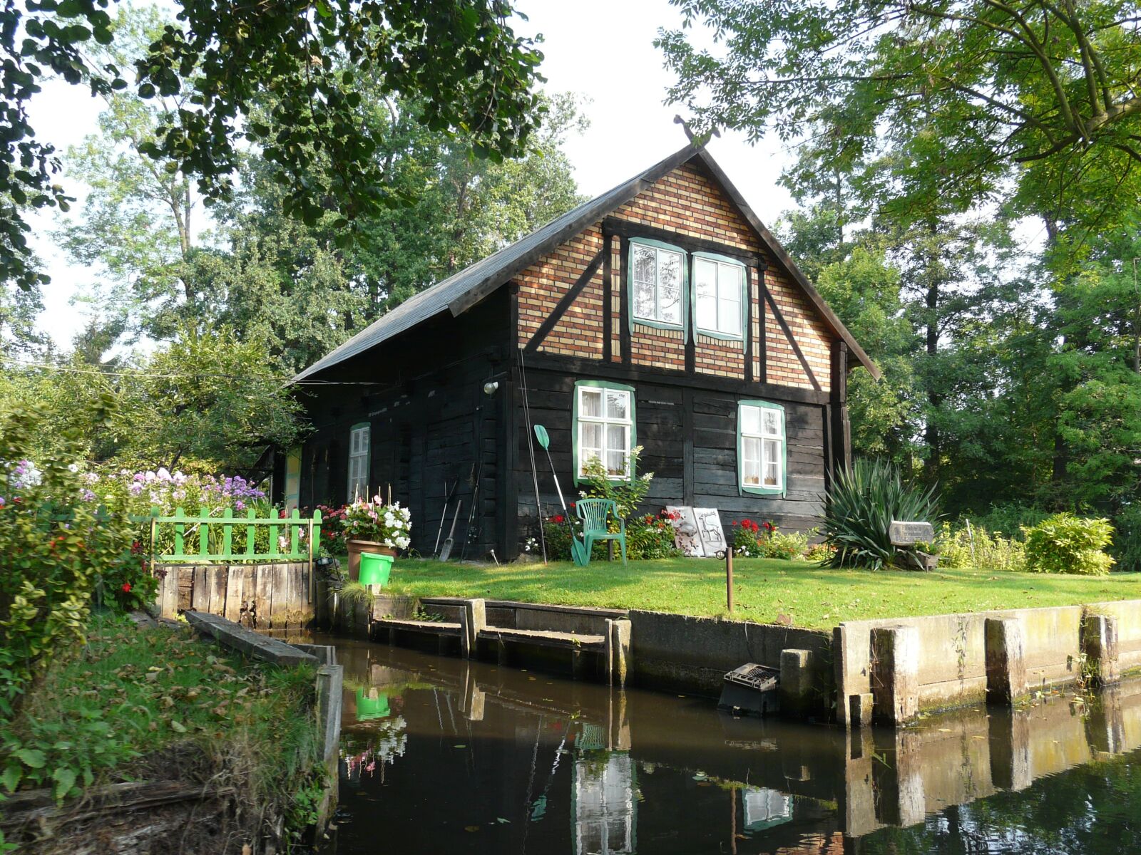 Panasonic DMC-FZ18 sample photo. Spreewald, house, truss photography