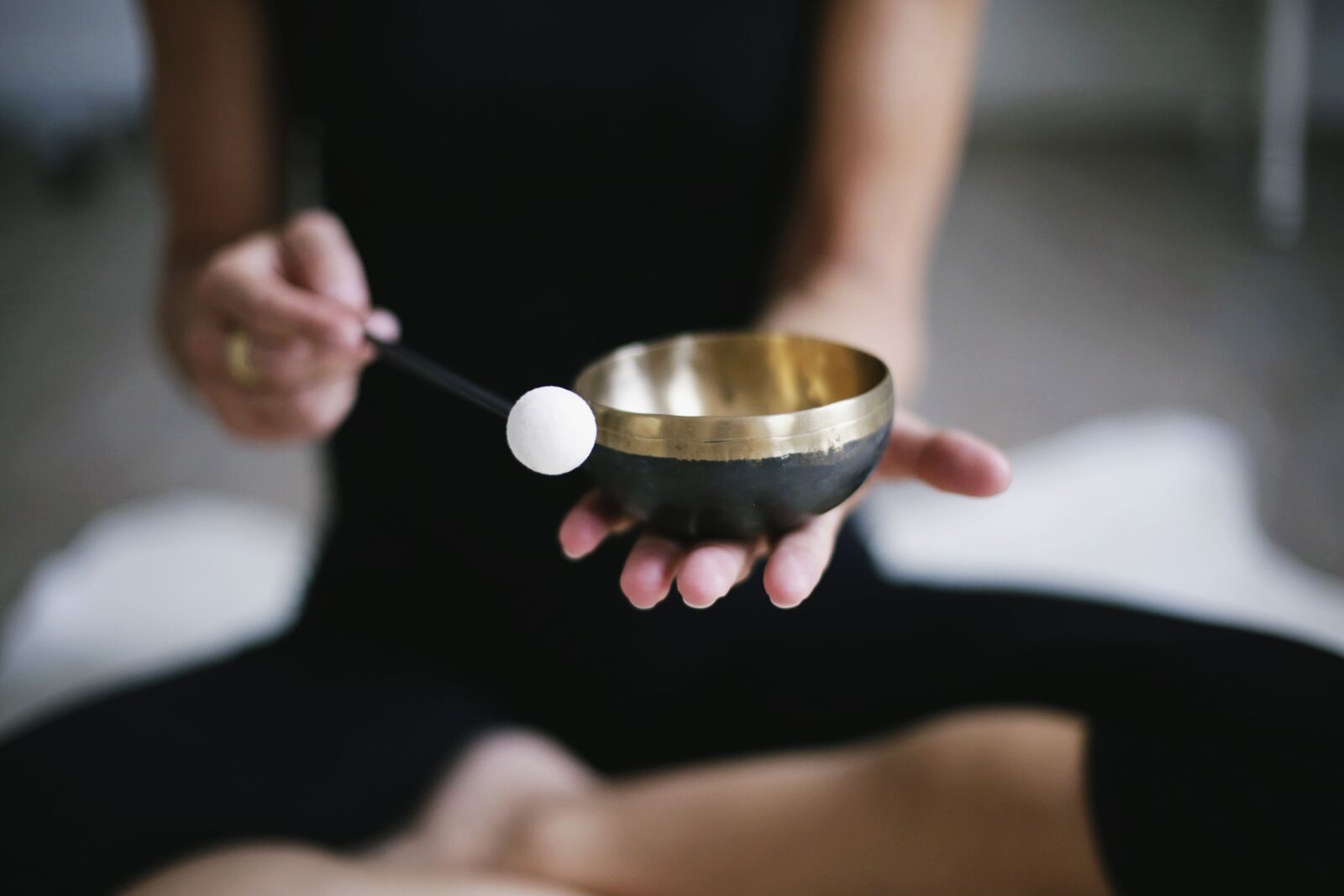 Canon EF 50mm F1.4 USM sample photo. Meditation, gong, meditate photography