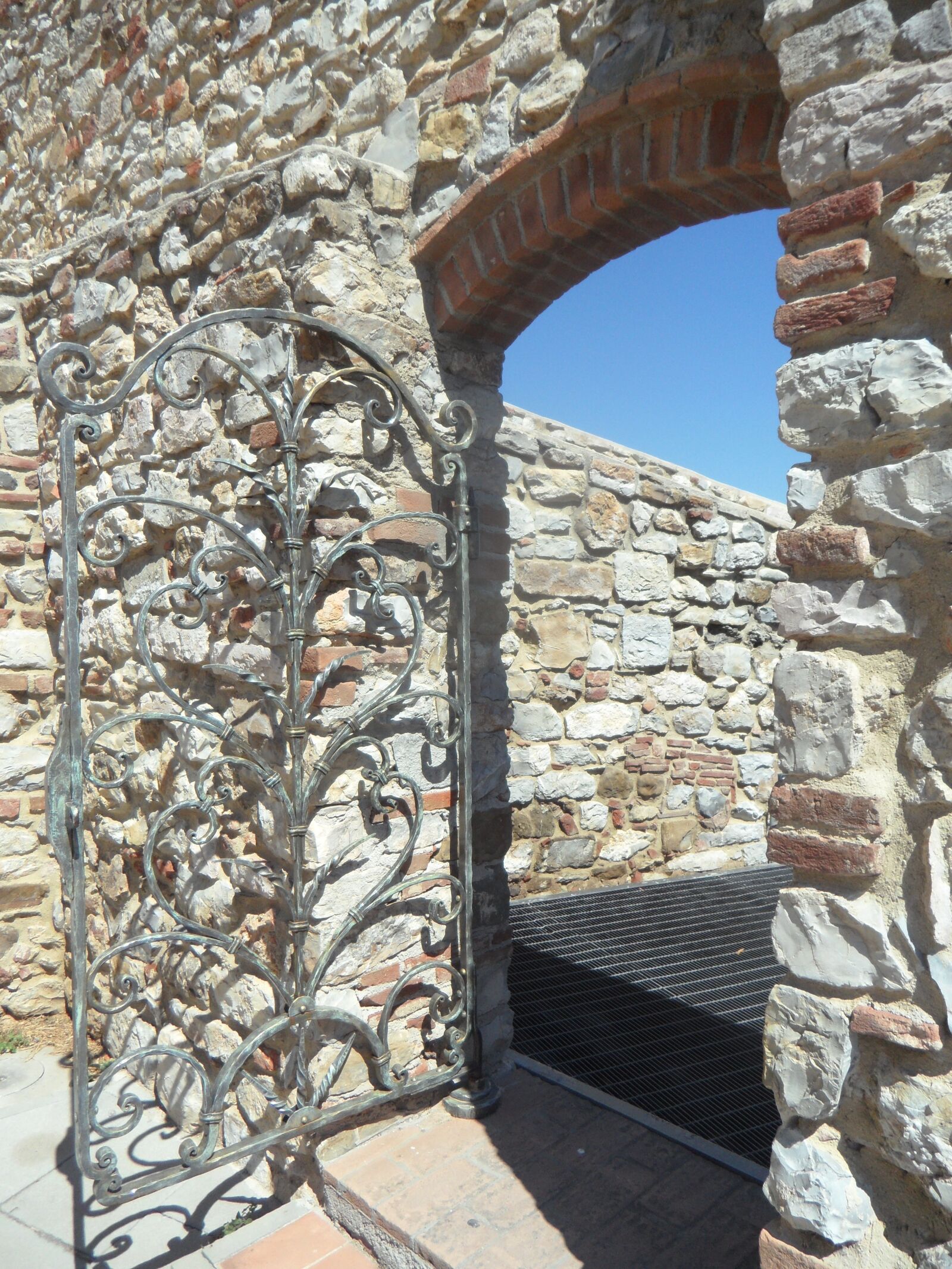 Samsung VLUU WB210, SAMSUNG WB210 sample photo. Mediterranean, tuscany, village photography