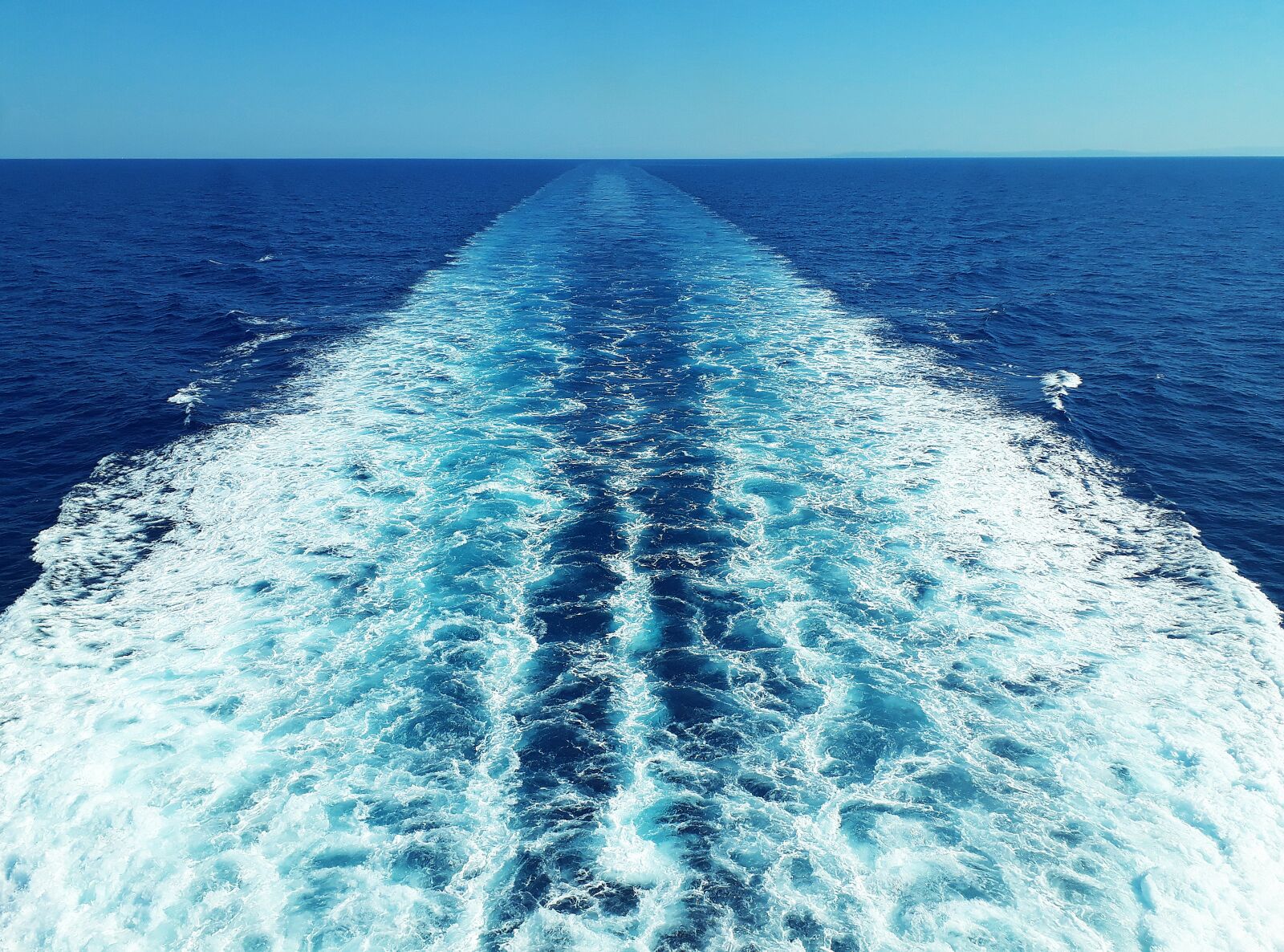 Samsung Galaxy A3(2017) sample photo. Ship track, sea, cruise photography