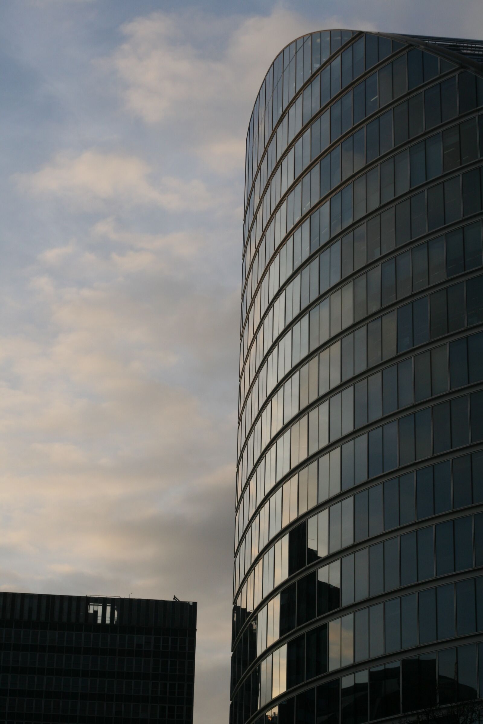Canon EOS 20D sample photo. London, glassy building, building photography