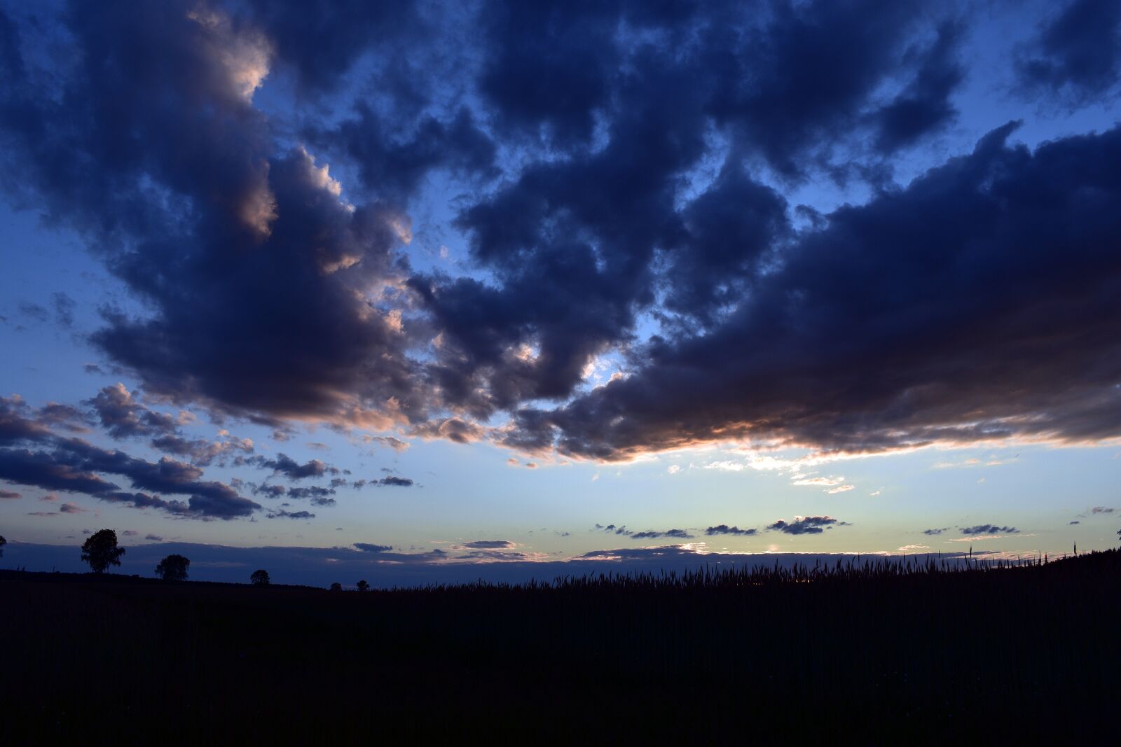 Nikon D3400 sample photo. Evening, cloud cover, clouds photography