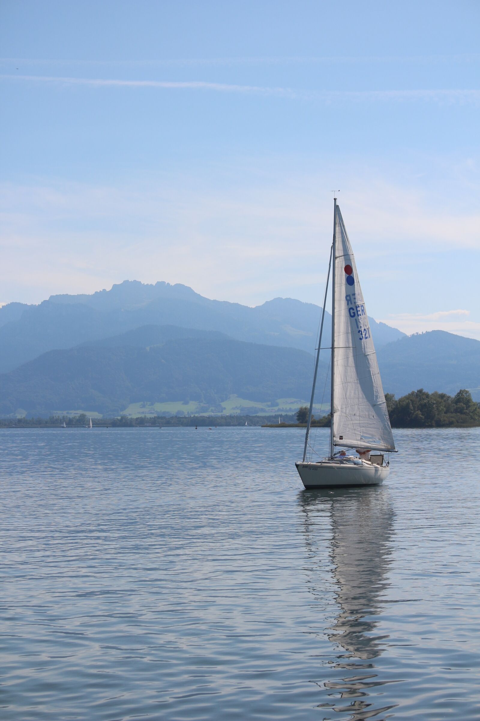 Canon EOS 650D (EOS Rebel T4i / EOS Kiss X6i) + Canon EF-S 18-55mm F3.5-5.6 IS STM sample photo. Sailing boat, boat, mountains photography