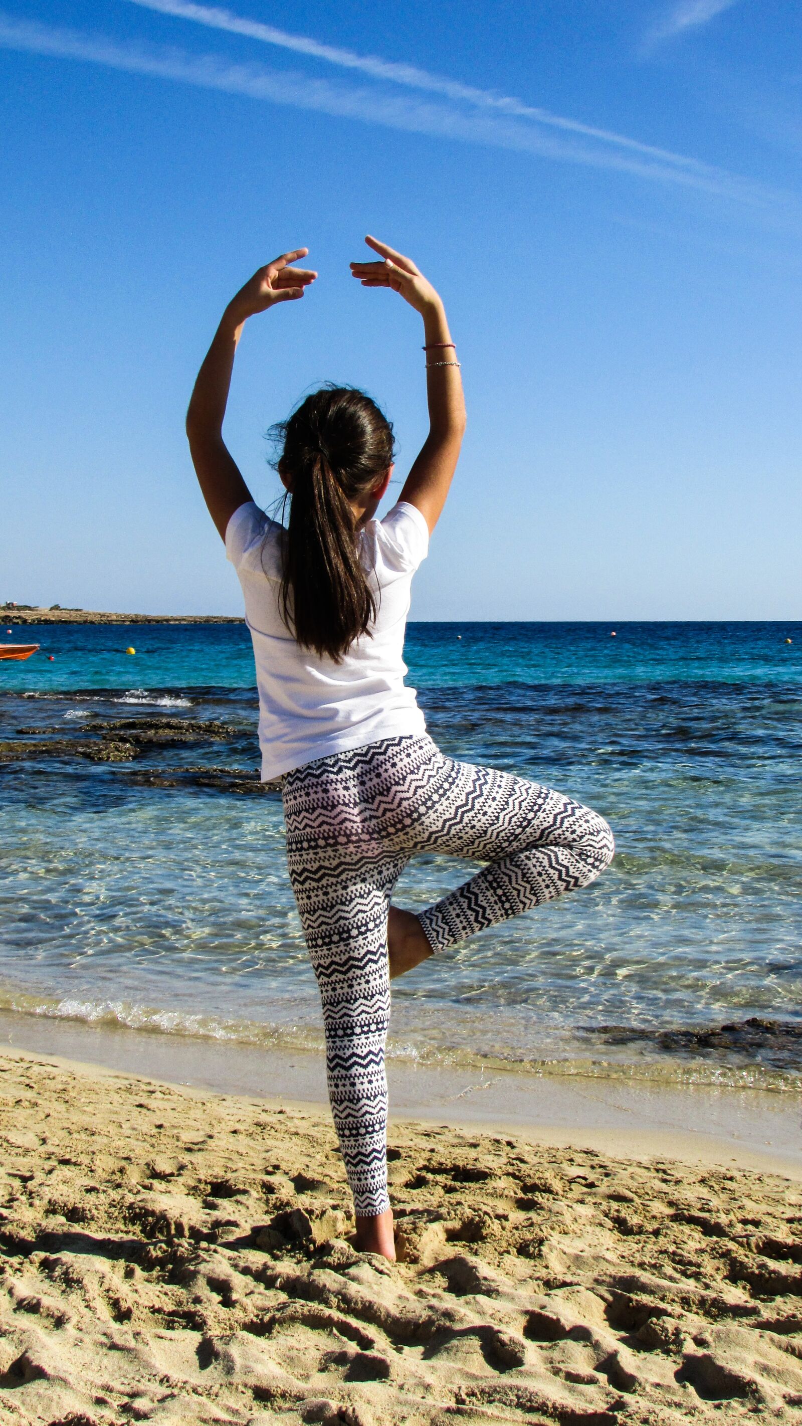 Canon PowerShot SX400 IS sample photo. Girl, dancing, beach photography