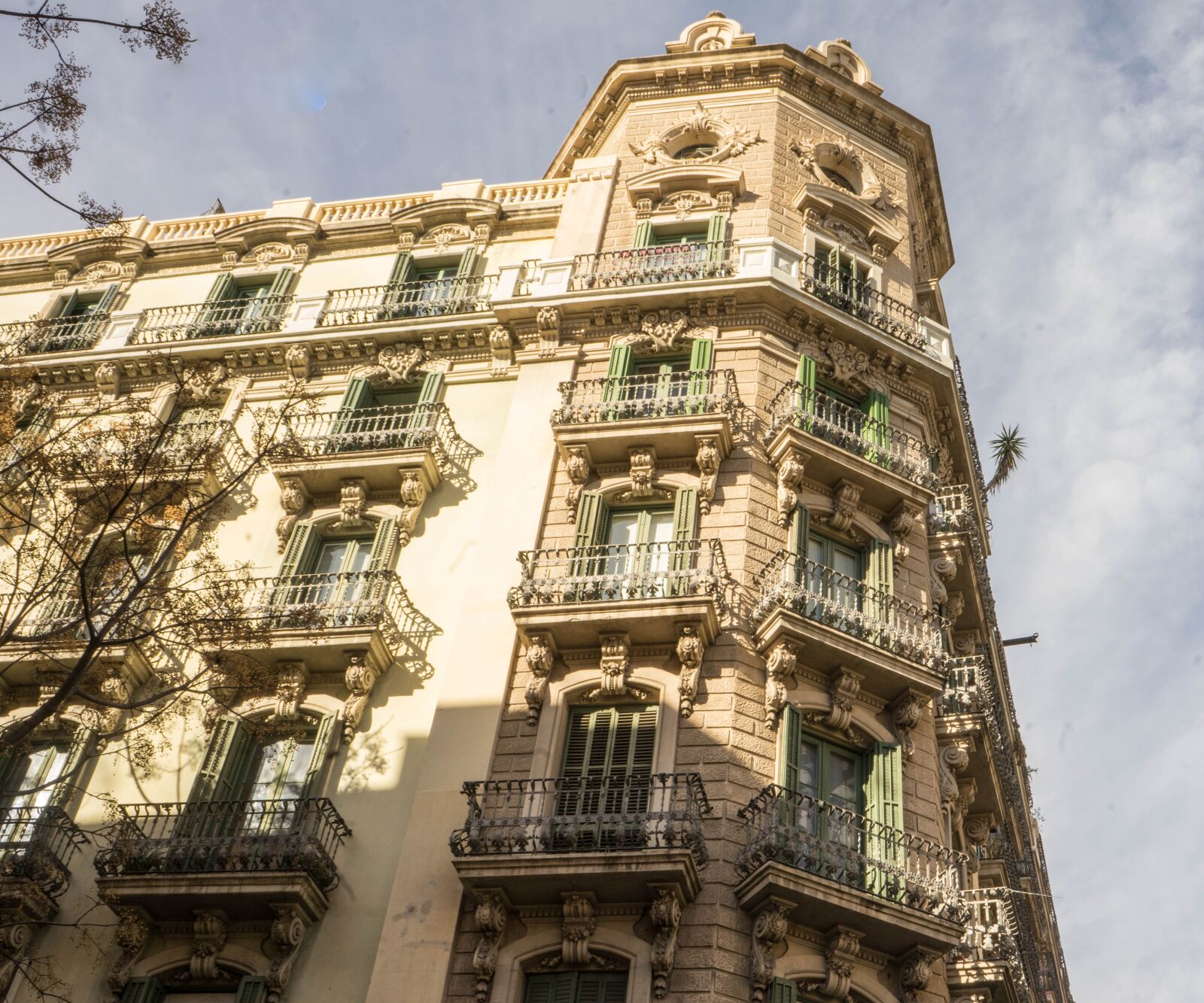 Sony a7R + Sony FE 28-70mm F3.5-5.6 OSS sample photo. Barcelona, spain, architecture photography