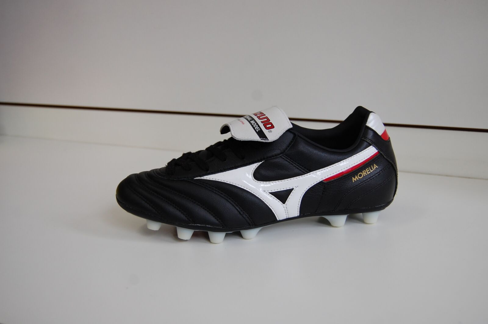 Nikon D40 sample photo. Football, boot, mizzuno photography