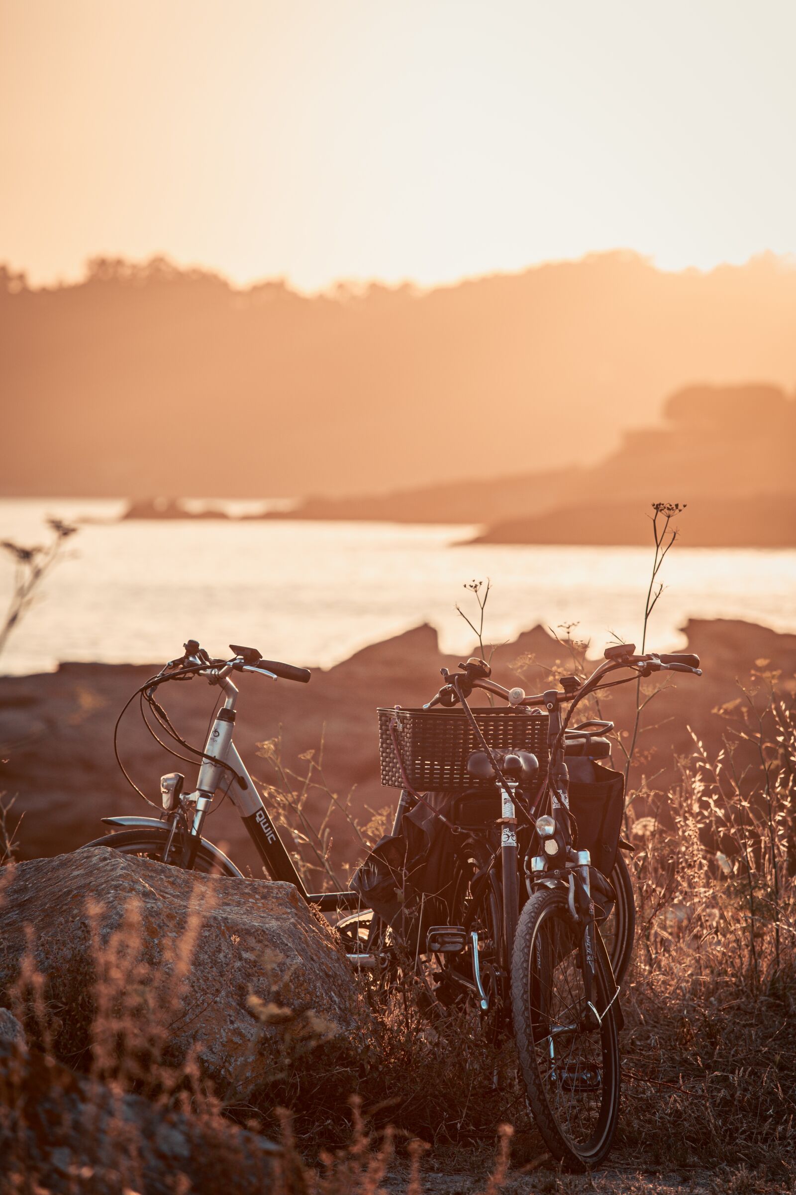 Canon EF 70-200mm F4L IS USM sample photo. Sunset, bicycles, bycicle photography