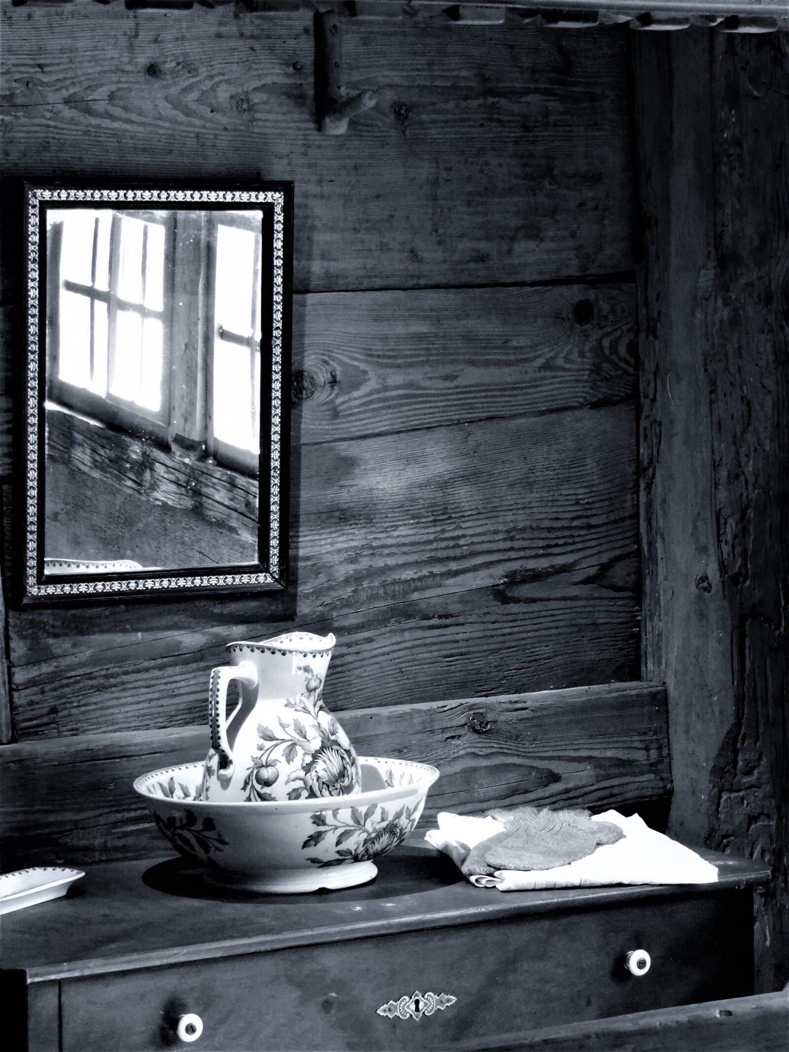 Sony Cyber-shot DSC-HX9V sample photo. Chest of drawers, wash photography