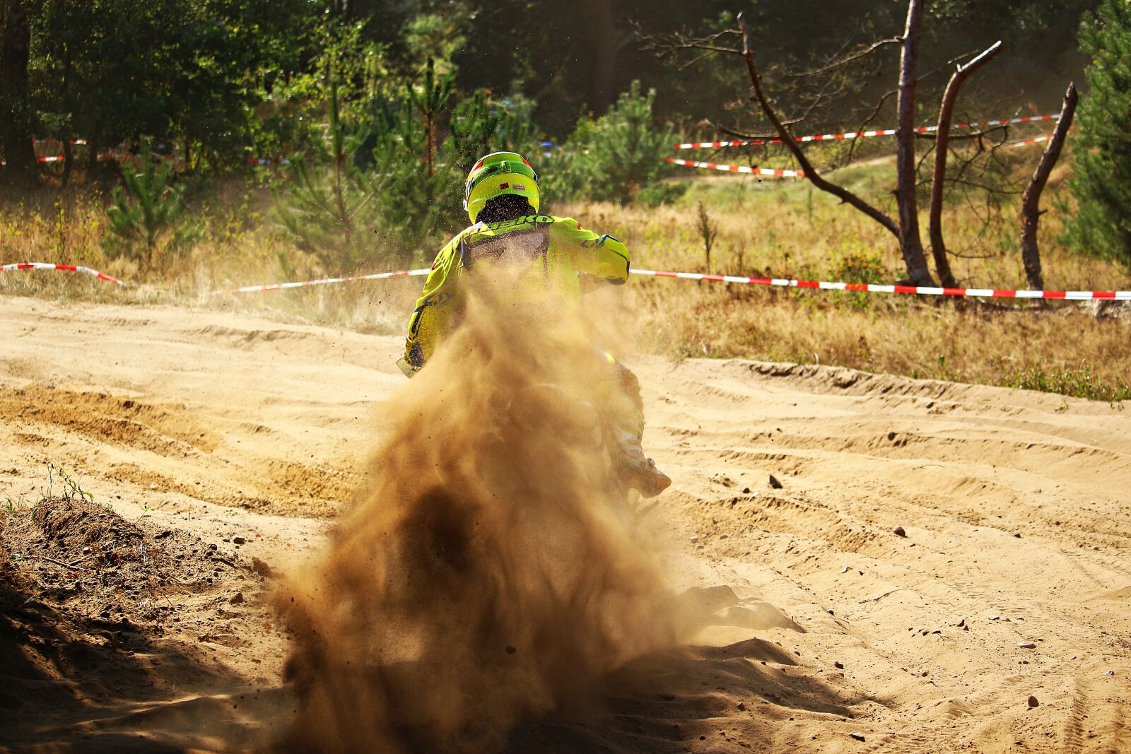 Canon EOS 100D (EOS Rebel SL1 / EOS Kiss X7) sample photo. Motocross, enduro, sand photography
