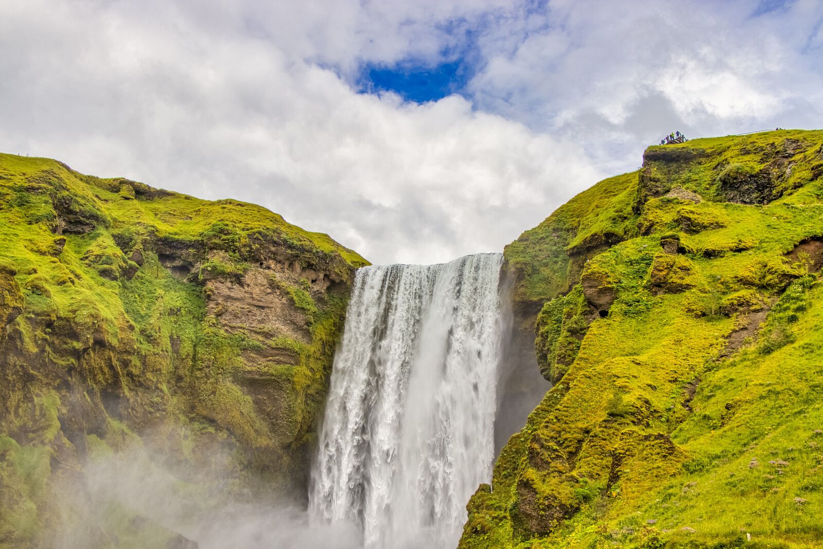 Canon EF-S 18-135mm F3.5-5.6 IS USM sample photo. Waterfall, iceland, landscape photography