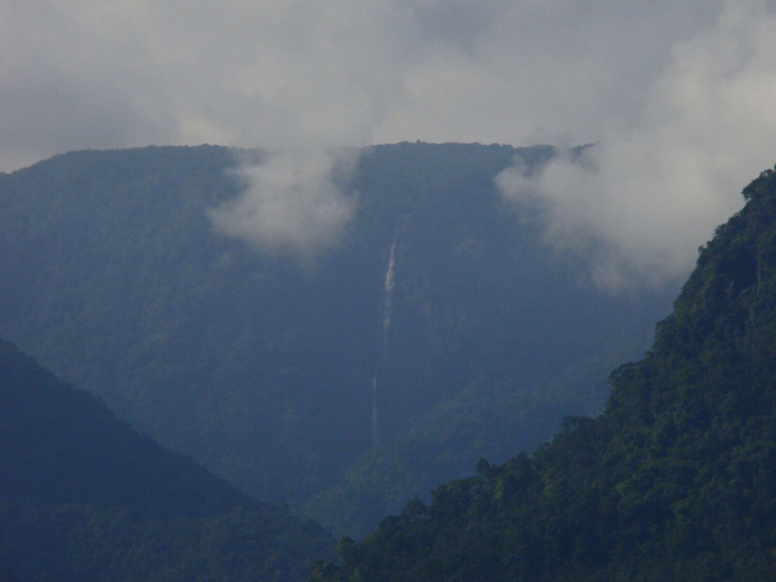 Sony Cyber-shot DSC-H50 sample photo. Waterfall photography