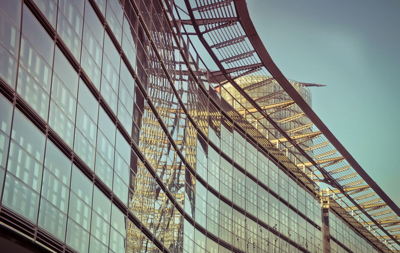 Olympus OM-D E-M10 sample photo. Architecture, mirroring, facade photography