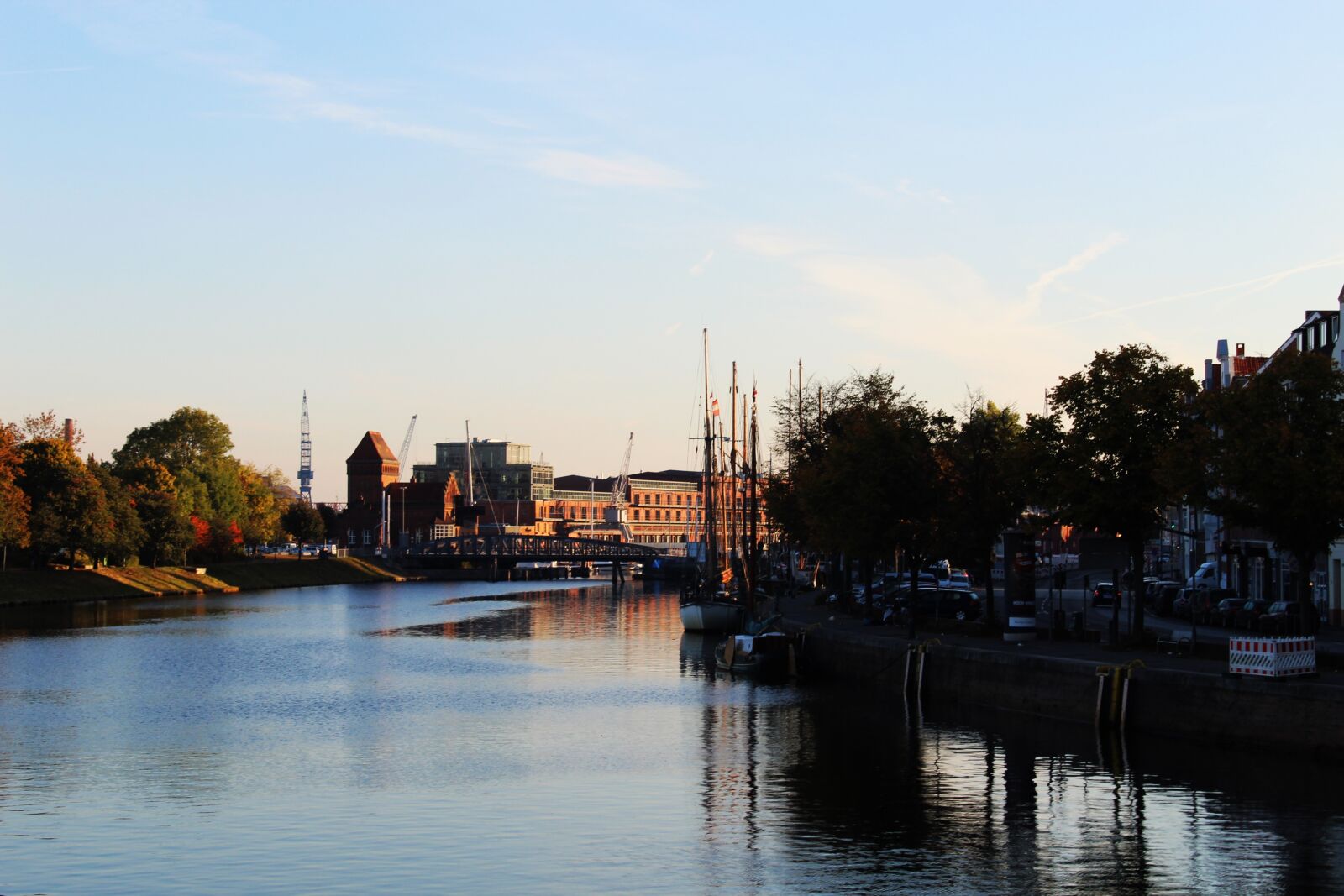 Canon EOS 1300D (EOS Rebel T6 / EOS Kiss X80) sample photo. Lübeck, trave, river photography