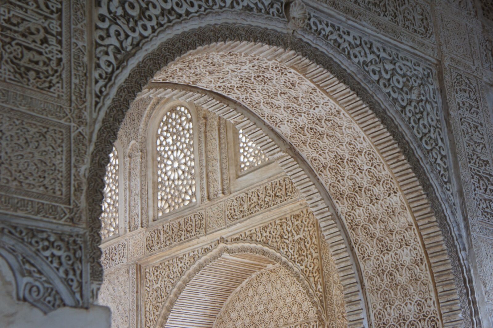 Sony Alpha NEX-5 + Sony E 18-55mm F3.5-5.6 OSS sample photo. Spain, alhambra, arabic photography