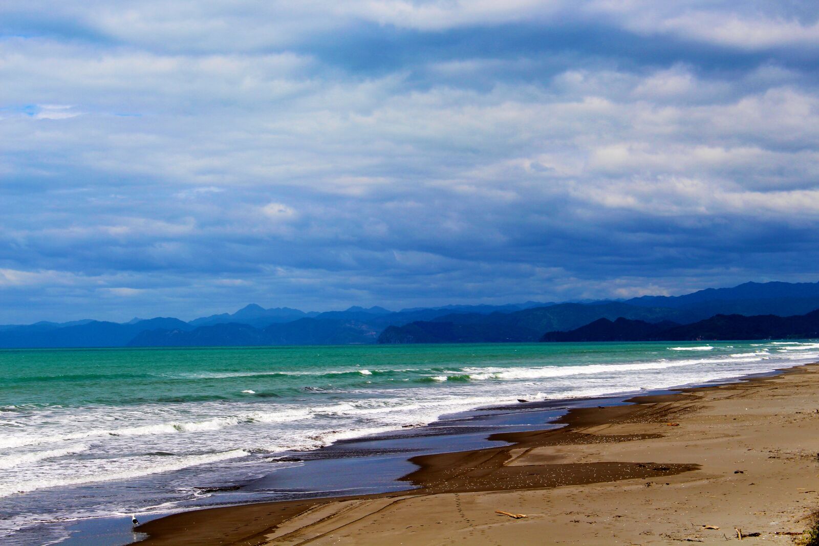 Canon EOS 700D (EOS Rebel T5i / EOS Kiss X7i) sample photo. Clouds, sea, beach photography