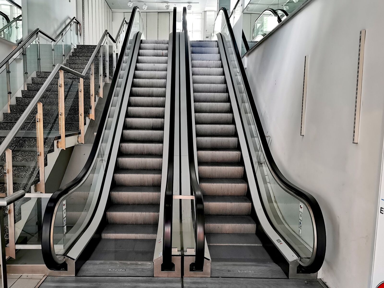 HUAWEI P30 Pro sample photo. Escalator, stairs, shopping center photography