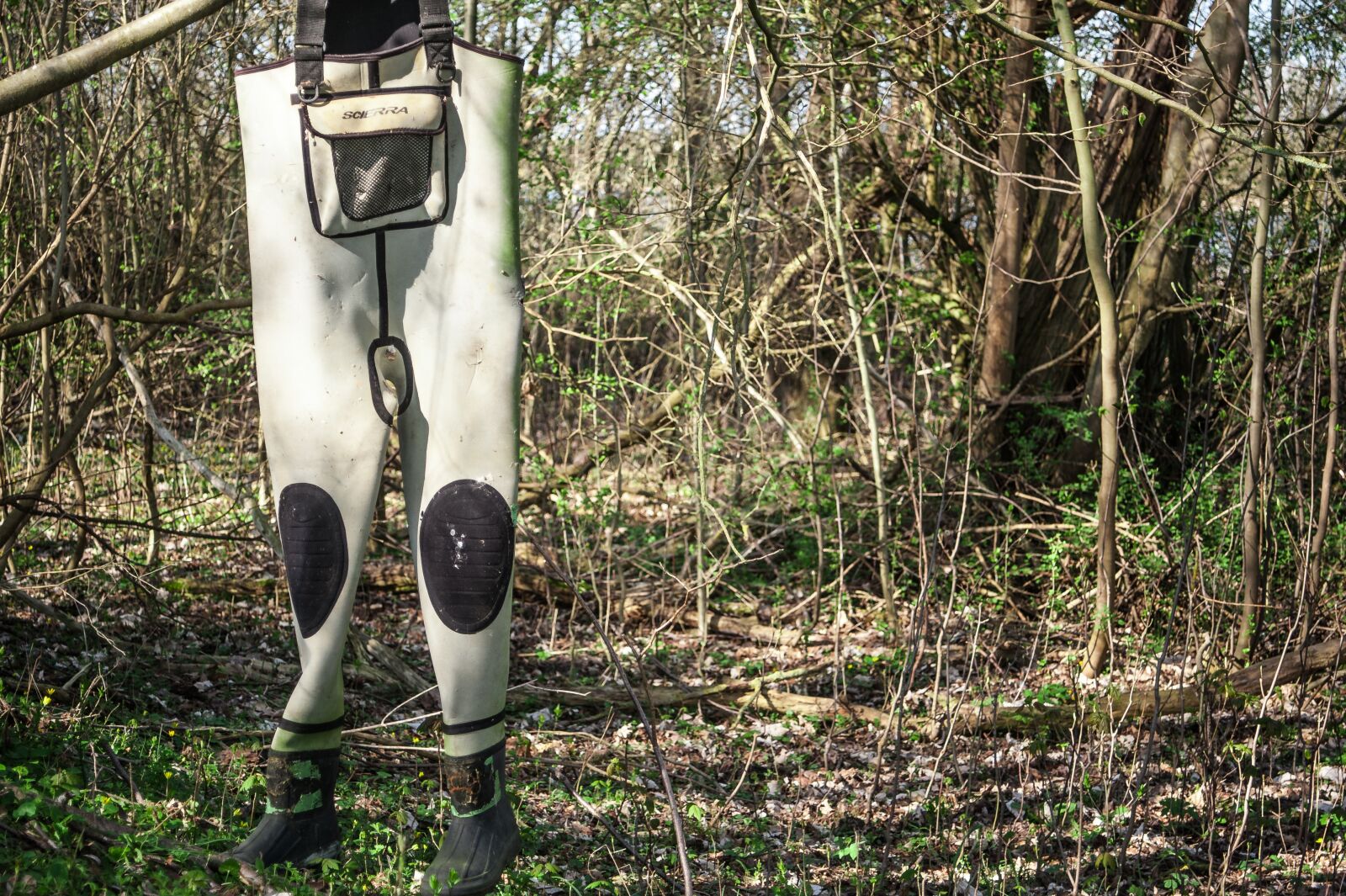Nikon D700 sample photo. Fisherman pants, bush, branch photography