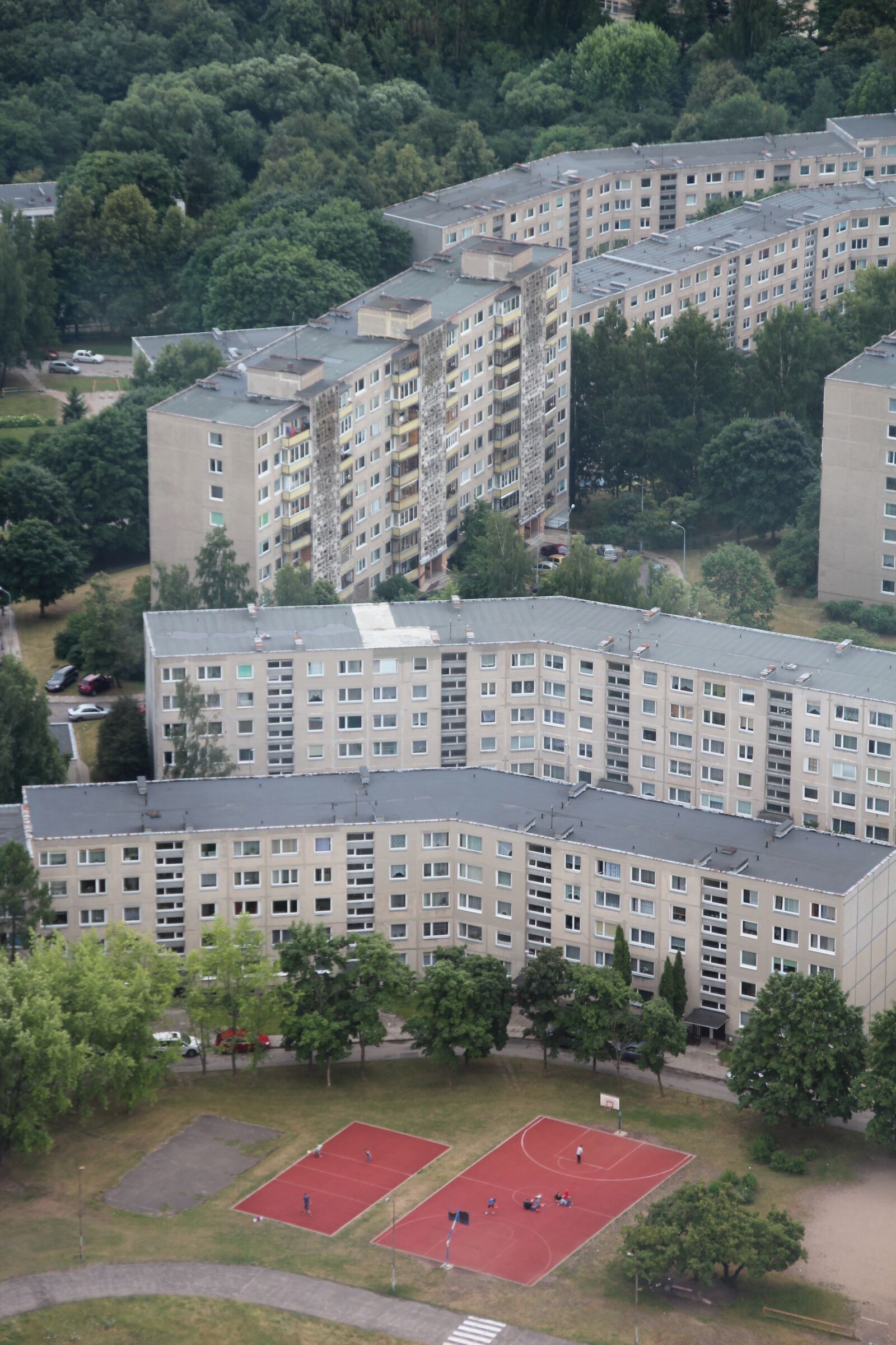 Canon EOS 600D (Rebel EOS T3i / EOS Kiss X5) sample photo. Prefab, eastern europe, plate photography
