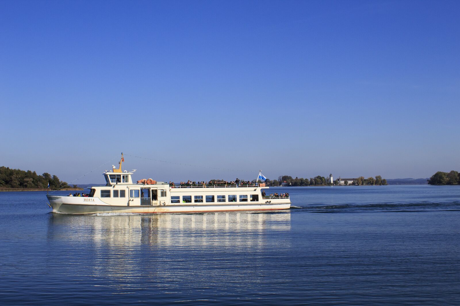 Canon EOS 1300D (EOS Rebel T6 / EOS Kiss X80) sample photo. Lake, chiemsee, ferry photography