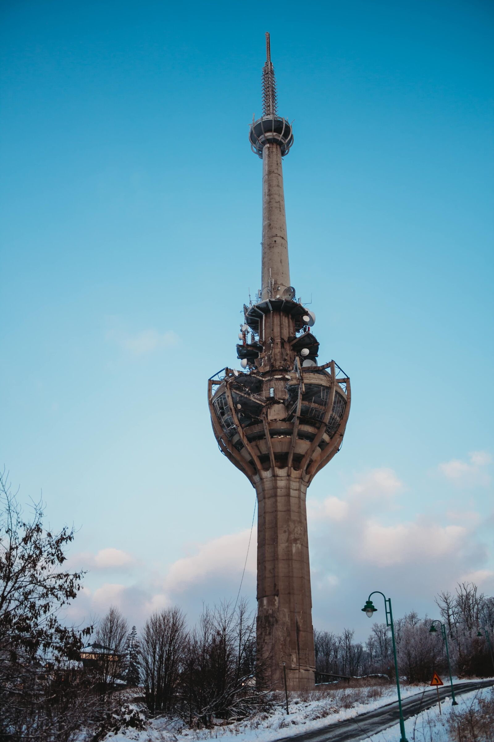 Canon EF-S 18-55mm F3.5-5.6 IS sample photo. Radio antenna, television, tower photography