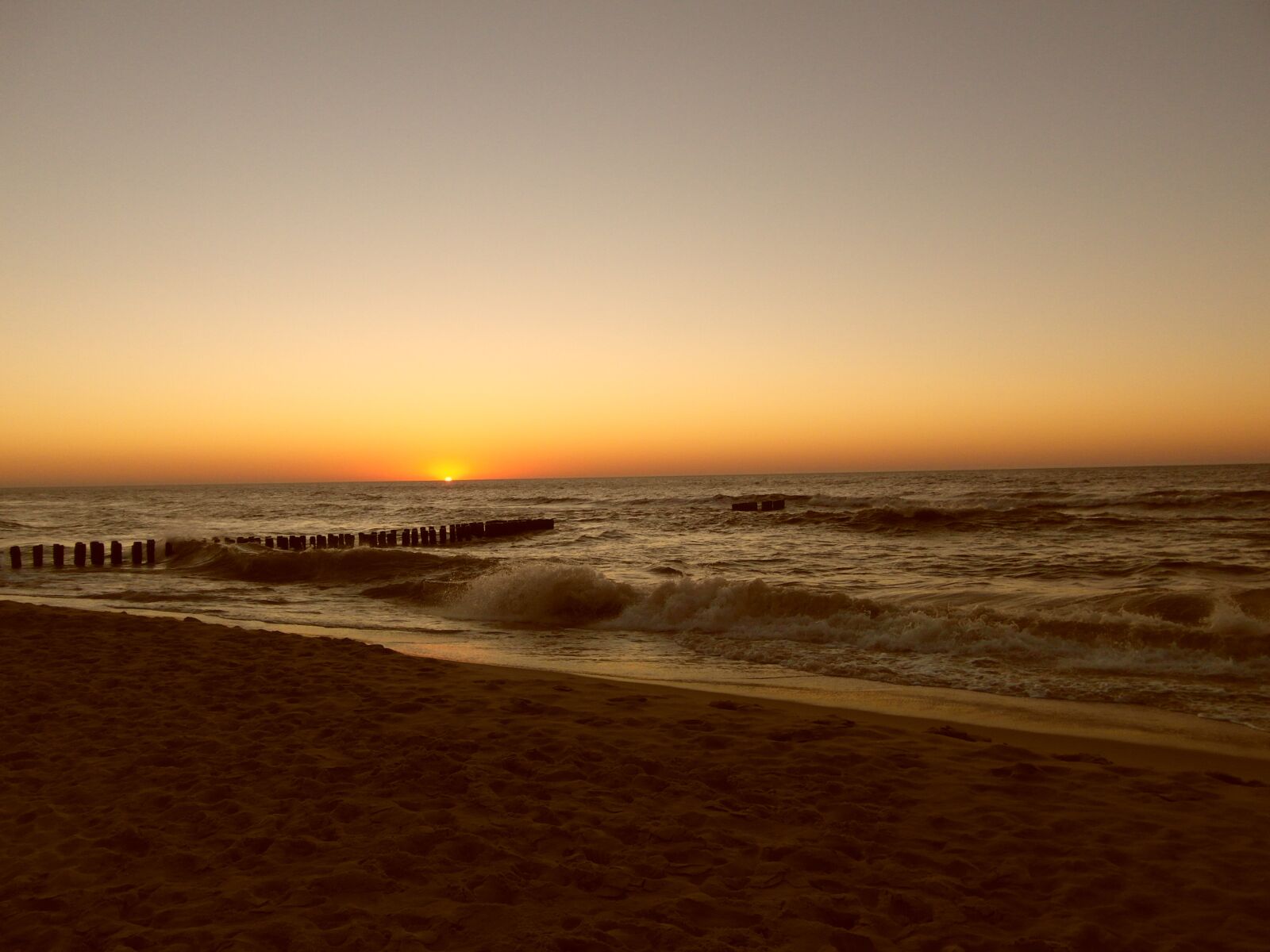 Samsung WB750 sample photo. Sea, west, the waves photography