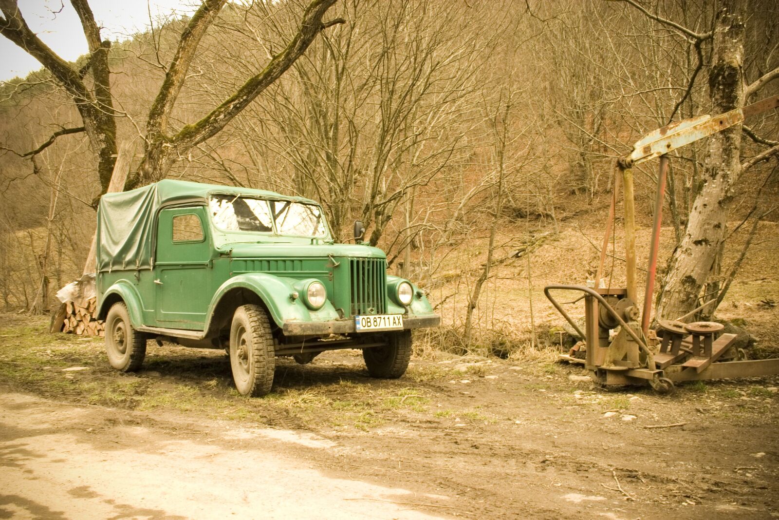 Canon EOS 300D (EOS Digital Rebel / EOS Kiss Digital) sample photo. Truck, village, old photography