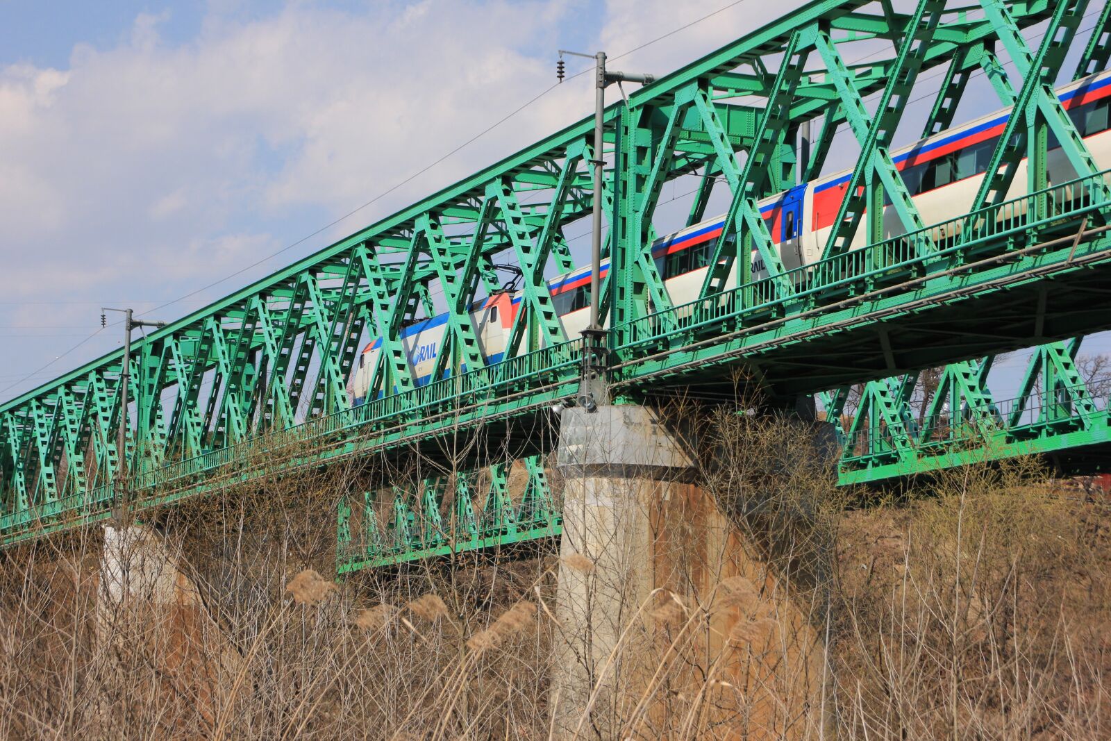 Canon EOS 600D (Rebel EOS T3i / EOS Kiss X5) sample photo. Korea, railway, transportation photography