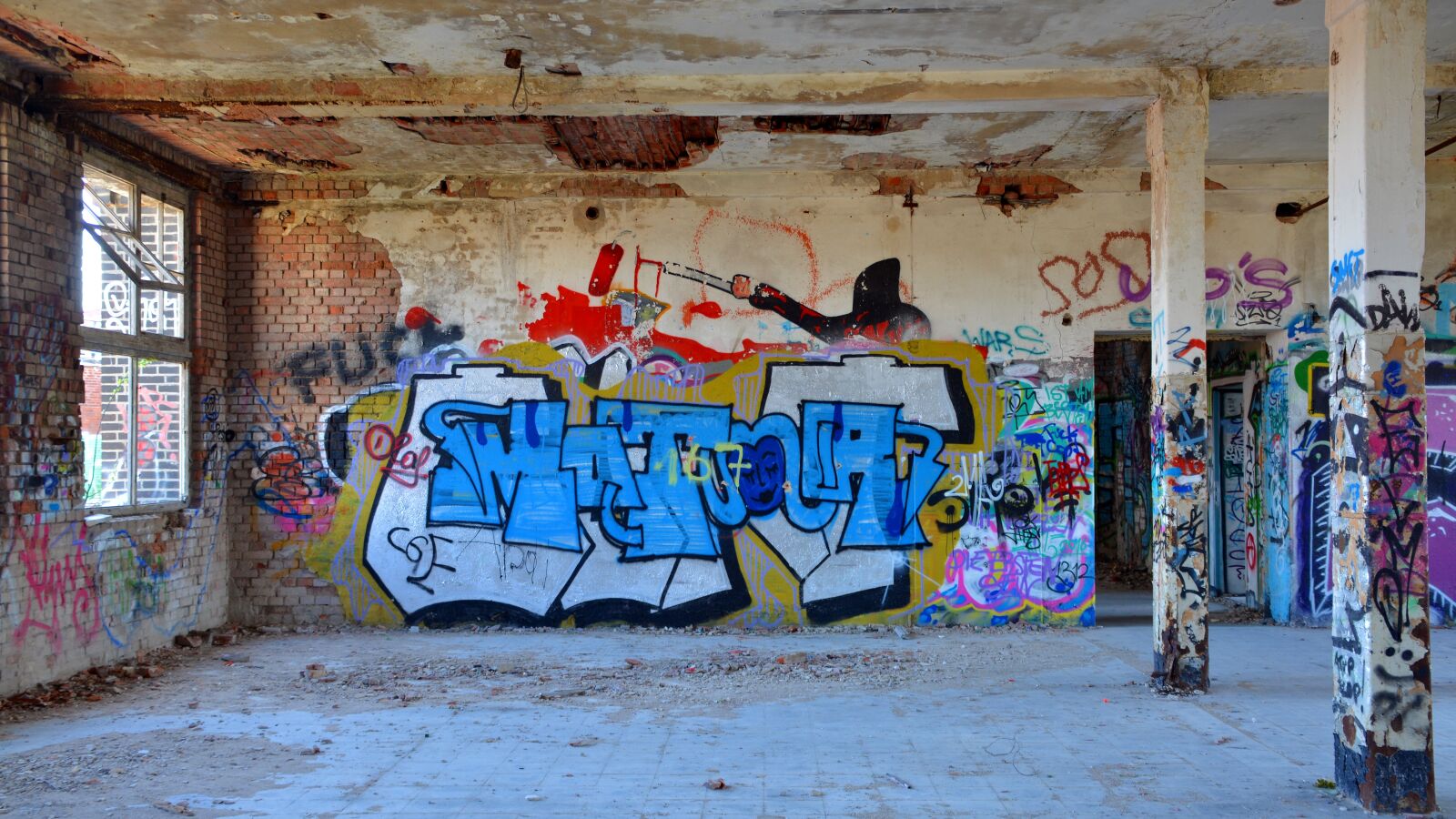 Nikon D5200 sample photo. Lost places, ruin, graffiti photography