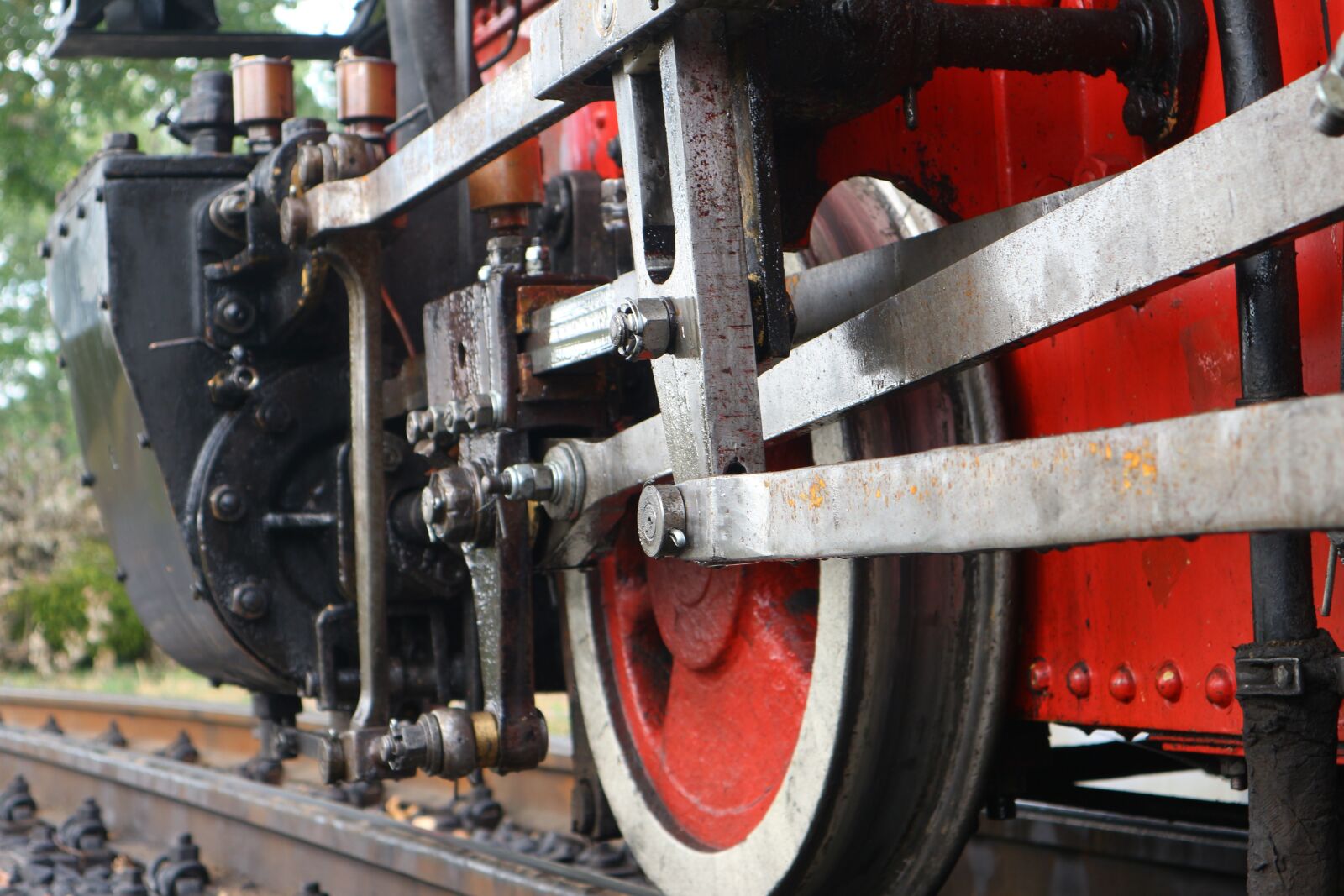 Canon EOS M10 sample photo. Locomotive, railway, para photography
