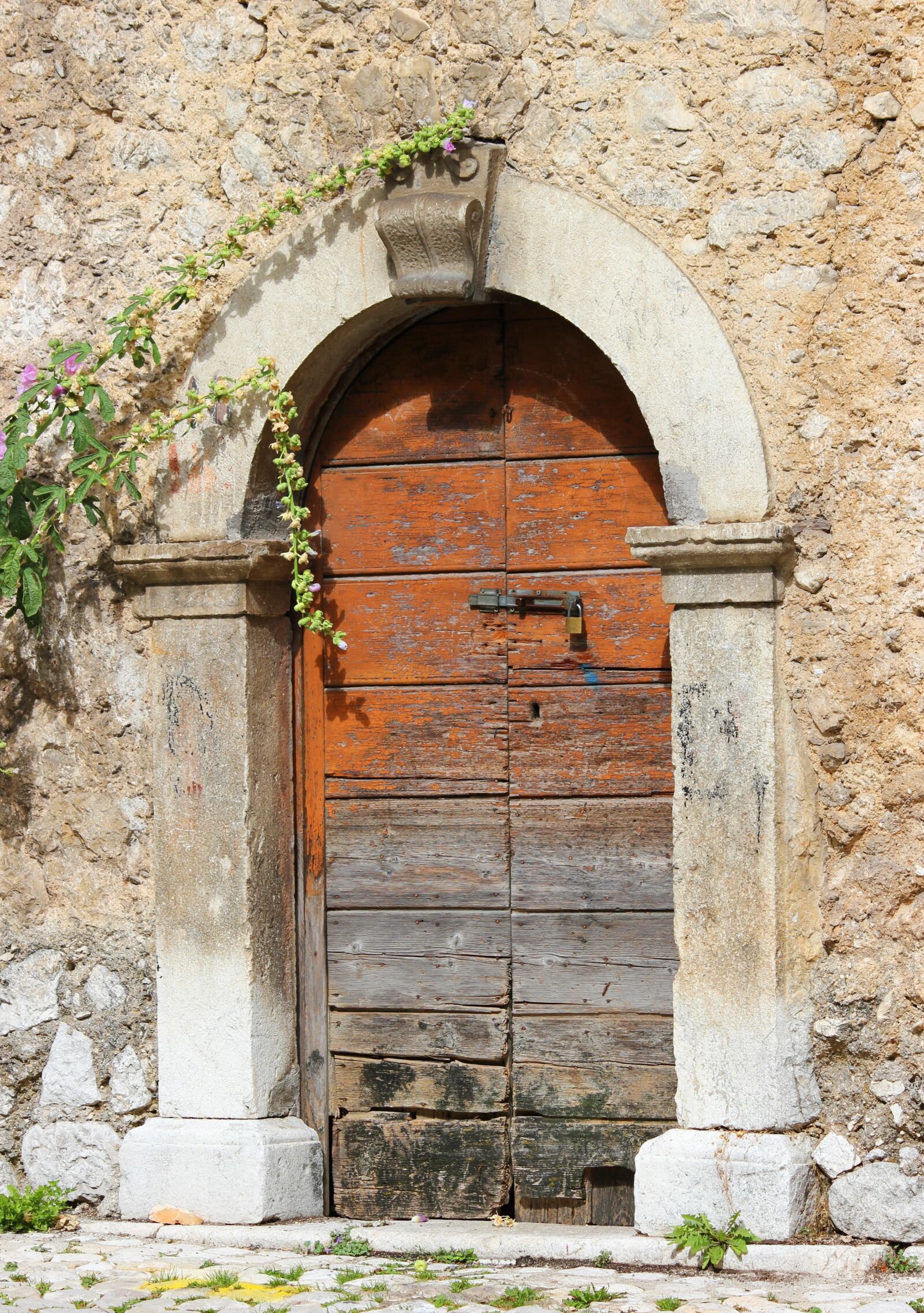 Canon EOS 550D (EOS Rebel T2i / EOS Kiss X4) sample photo. Ancient, door, old photography