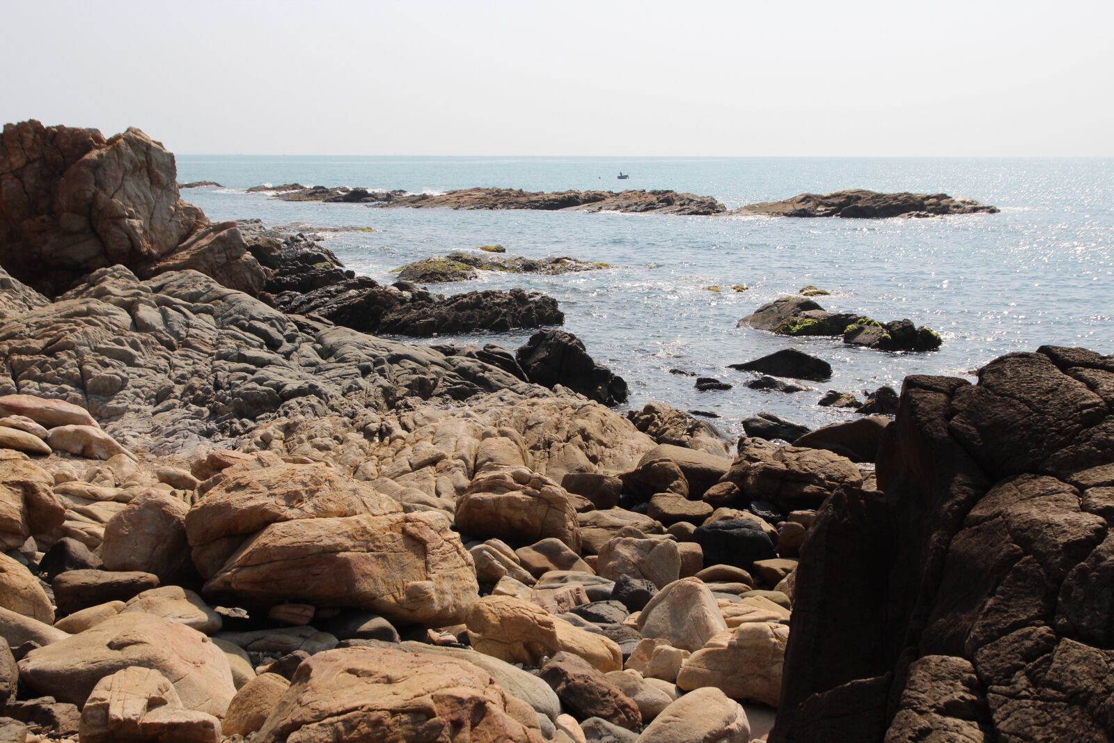 Tamron SP AF 17-50mm F2.8 XR Di II LD Aspherical (IF) sample photo. Vietnam, asia, beach photography