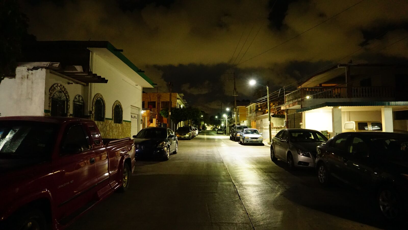 Sony E 16-50mm F3.5-5.6 PZ OSS sample photo. Street, night, or photography