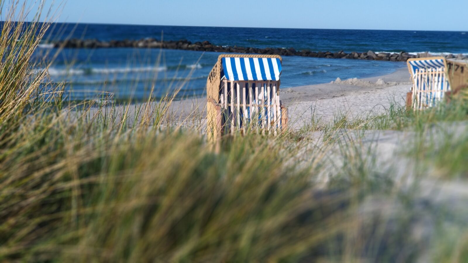 ASUS ZenFone 3 Zoom (ZE553KL) sample photo. Beach chair, baltic sea photography